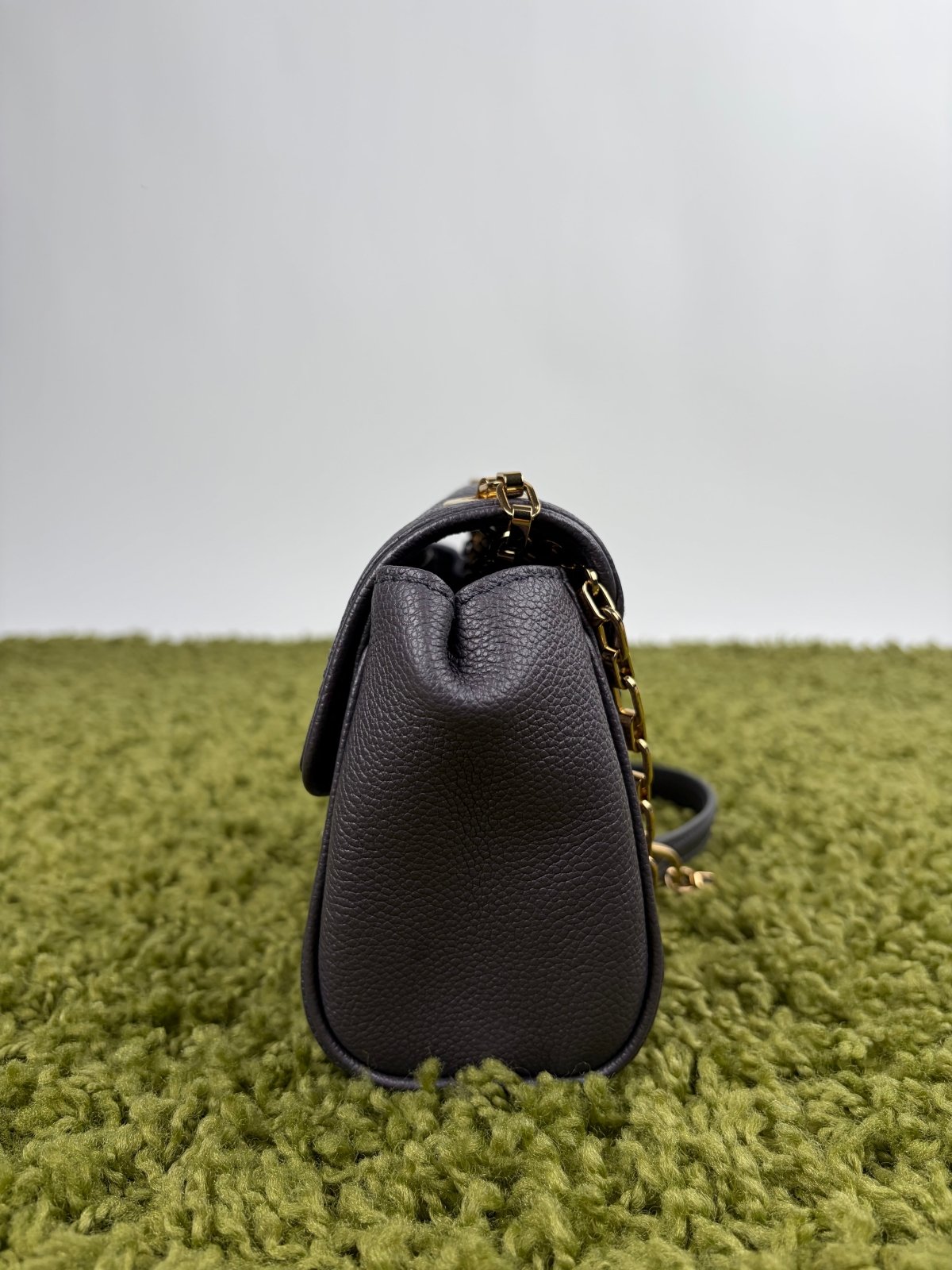 Borsa Louis Vuitton Saint German BB Studded Monogram Empreinte Grigia - Second Hand Di Fiore