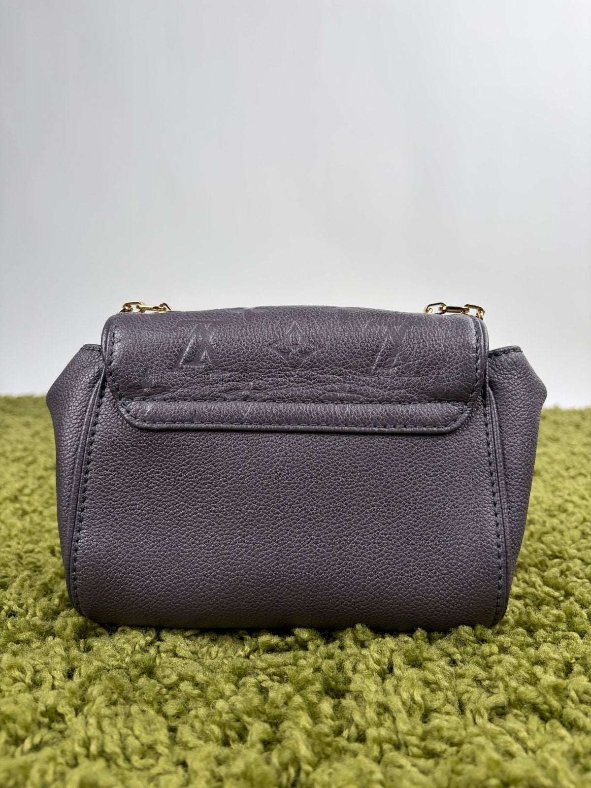 Borsa Louis Vuitton Saint German BB Studded Monogram Empreinte Grigia - Second Hand Di Fiore