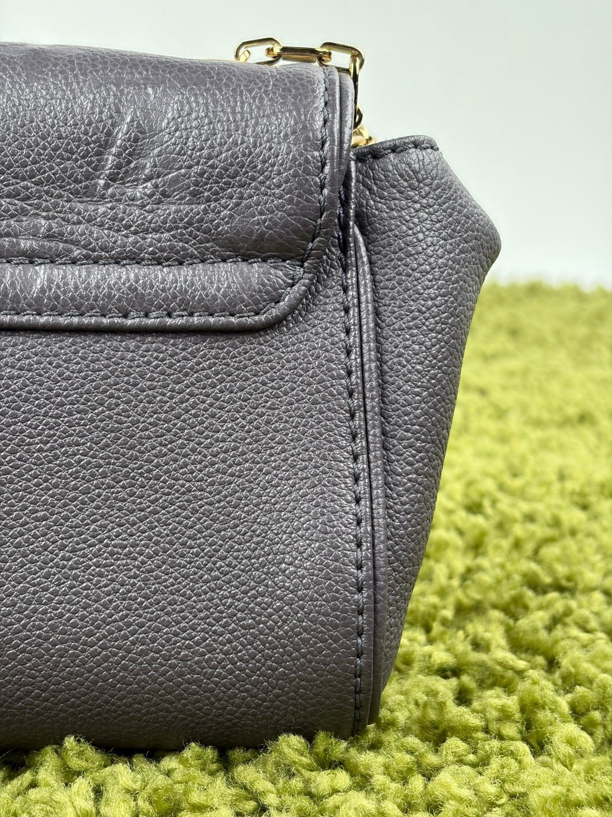 Borsa Louis Vuitton Saint German BB Studded Monogram Empreinte Grigia - Second Hand Di Fiore