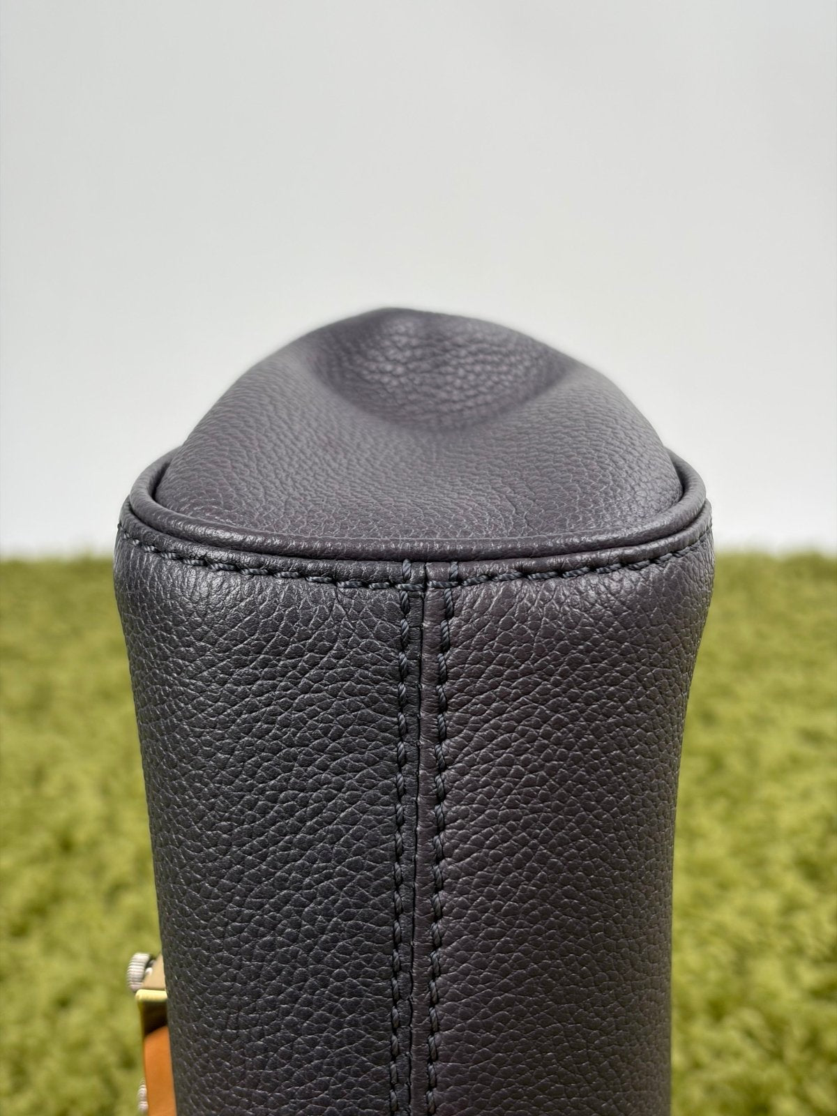 Borsa Louis Vuitton Saint German BB Studded Monogram Empreinte Grigia - Second Hand Di Fiore
