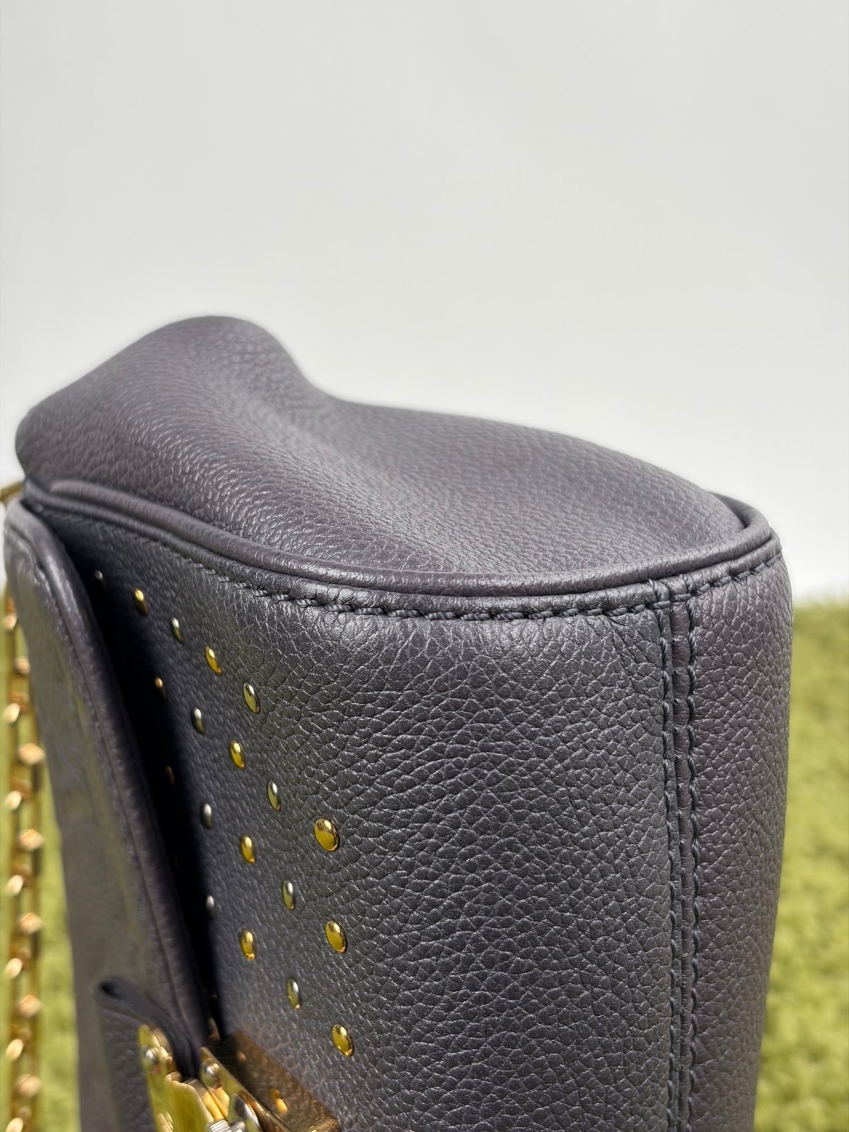 Borsa Louis Vuitton Saint German BB Studded Monogram Empreinte Grigia - Second Hand Di Fiore