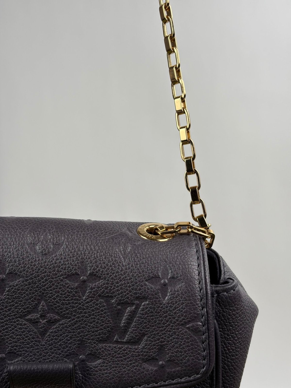 Borsa Louis Vuitton Saint German BB Studded Monogram Empreinte Grigia - Second Hand Di Fiore