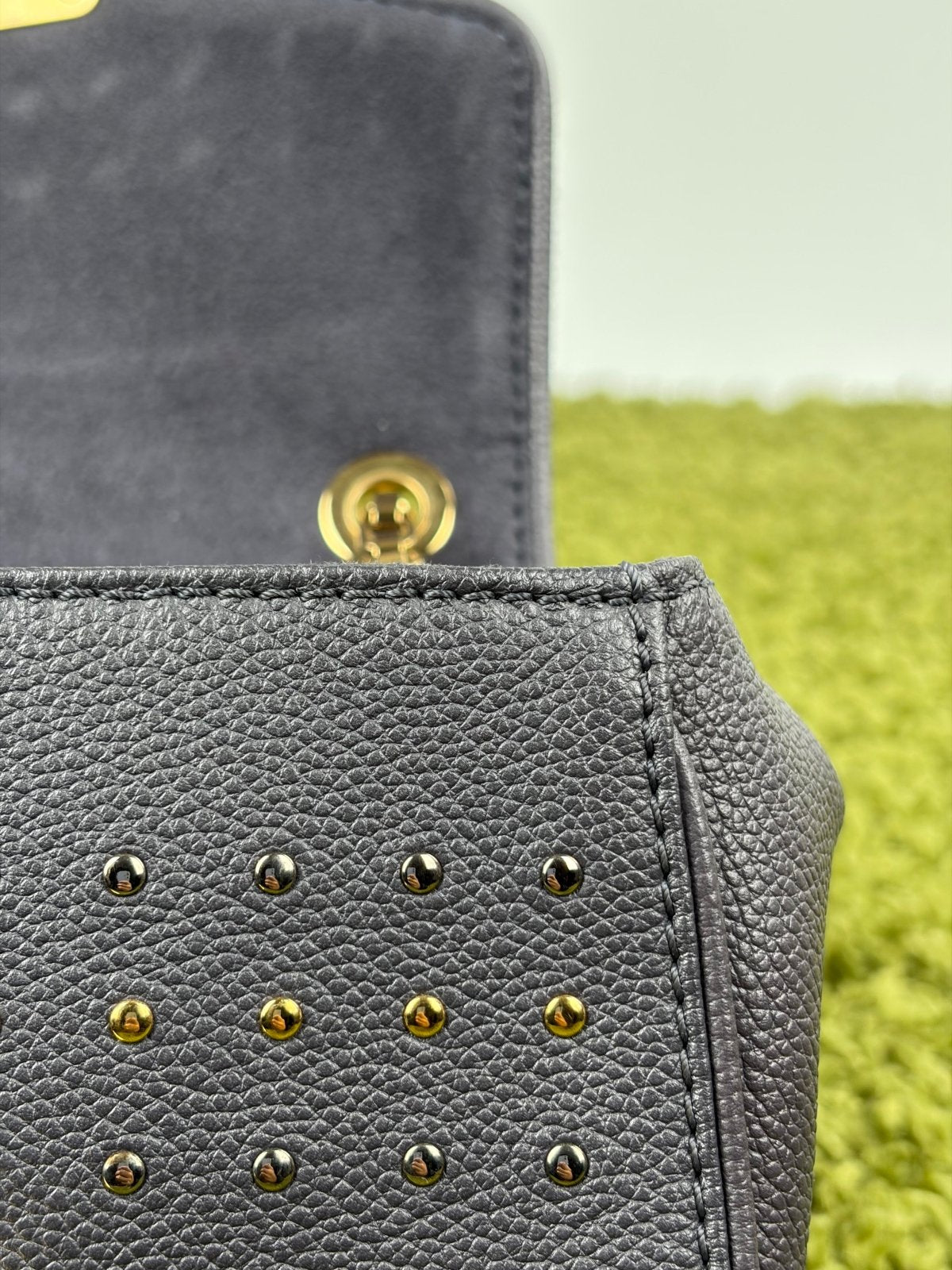 Borsa Louis Vuitton Saint German BB Studded Monogram Empreinte Grigia - Second Hand Di Fiore