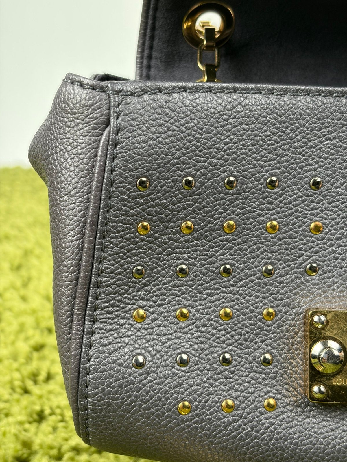 Borsa Louis Vuitton Saint German BB Studded Monogram Empreinte Grigia - Second Hand Di Fiore