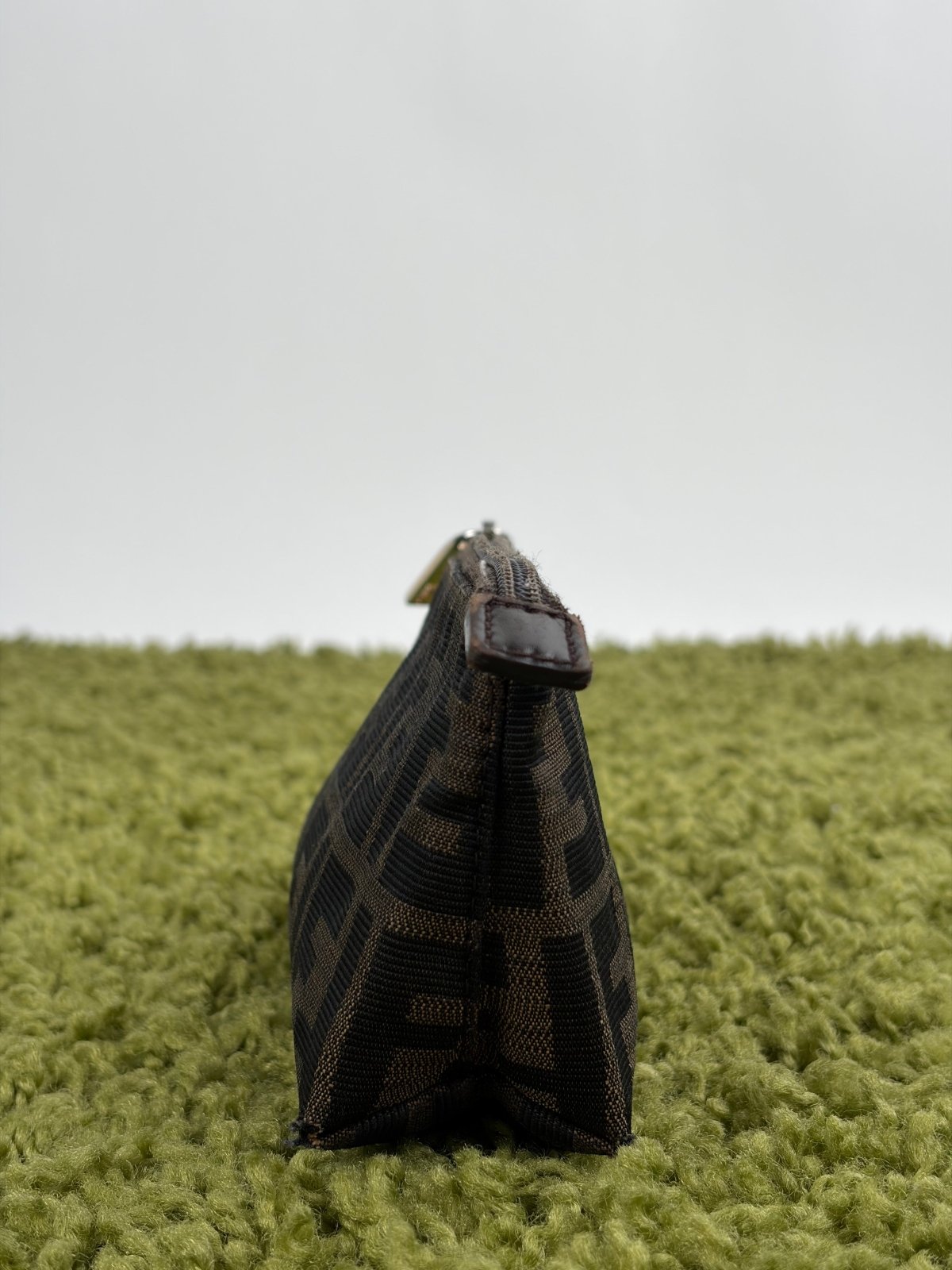 Pochette Fendi Con Motivo FF Zucca Marrone - Second Hand Di Fiore