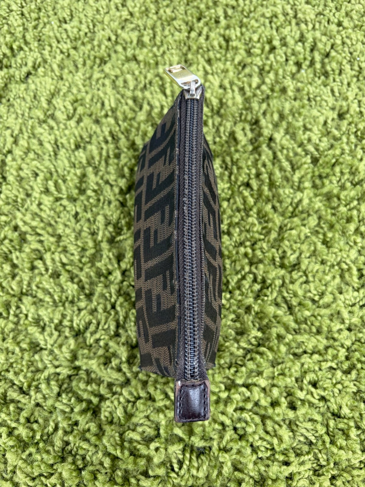Pochette Fendi Con Motivo FF Zucca Marrone - Second Hand Di Fiore