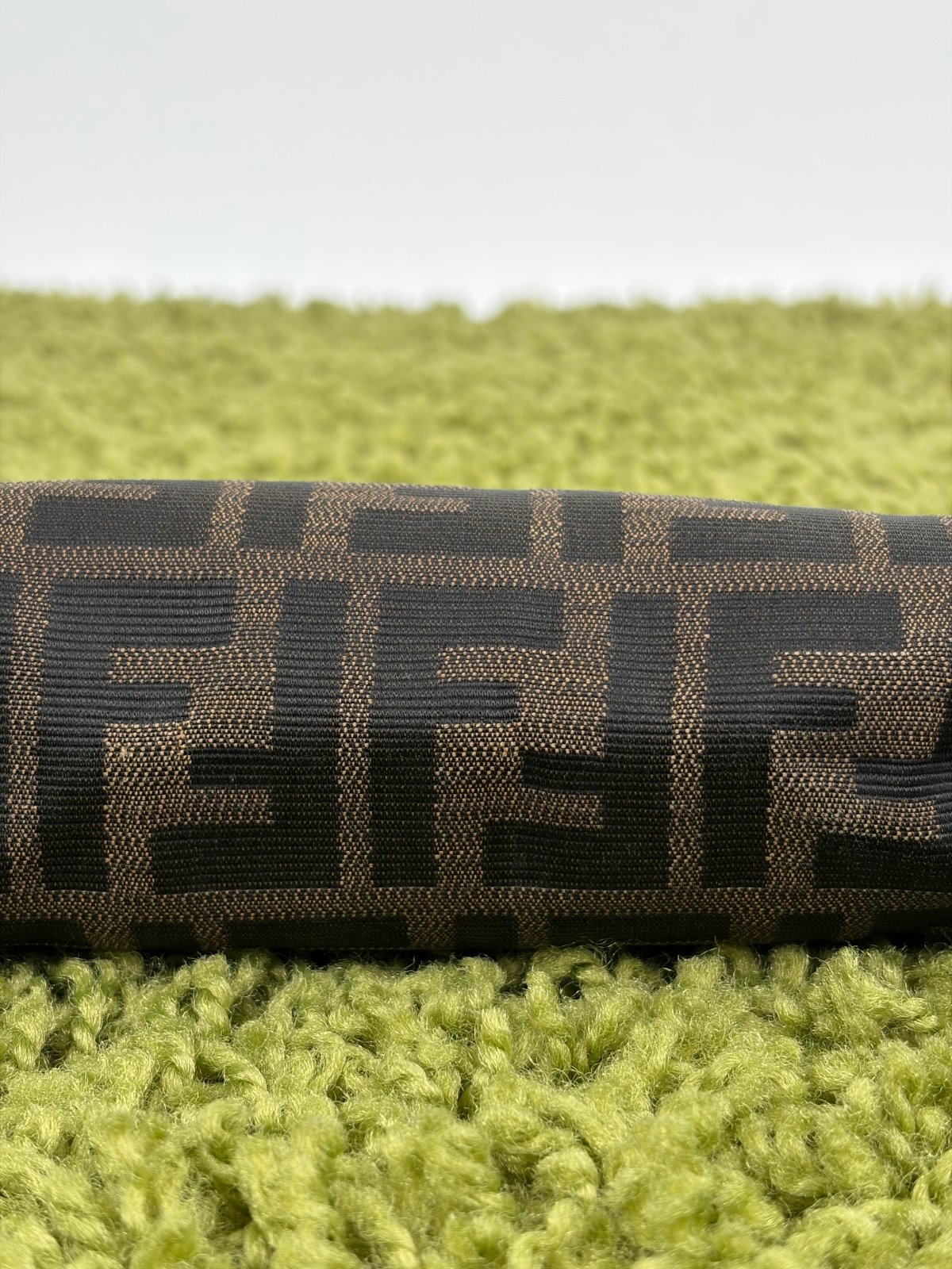 Pochette Fendi Con Motivo FF Zucca Marrone - Second Hand Di Fiore