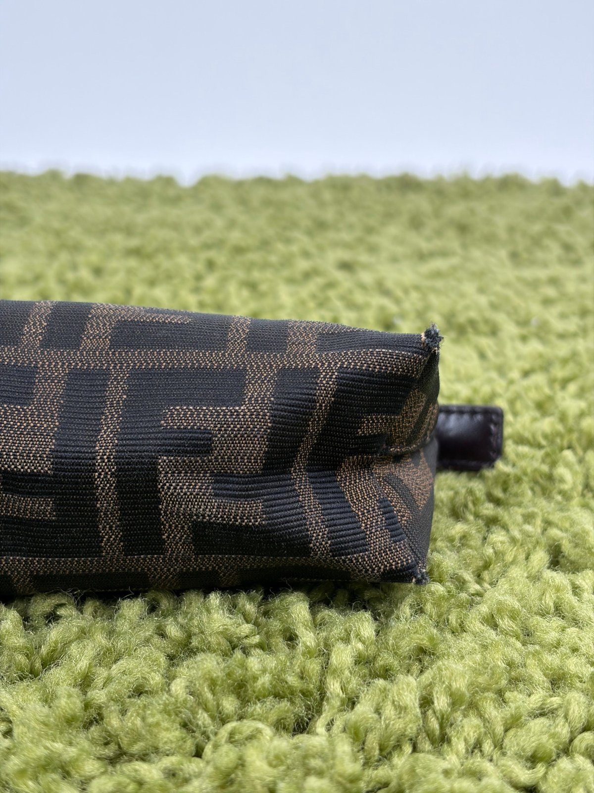 Pochette Fendi Con Motivo FF Zucca Marrone - Second Hand Di Fiore