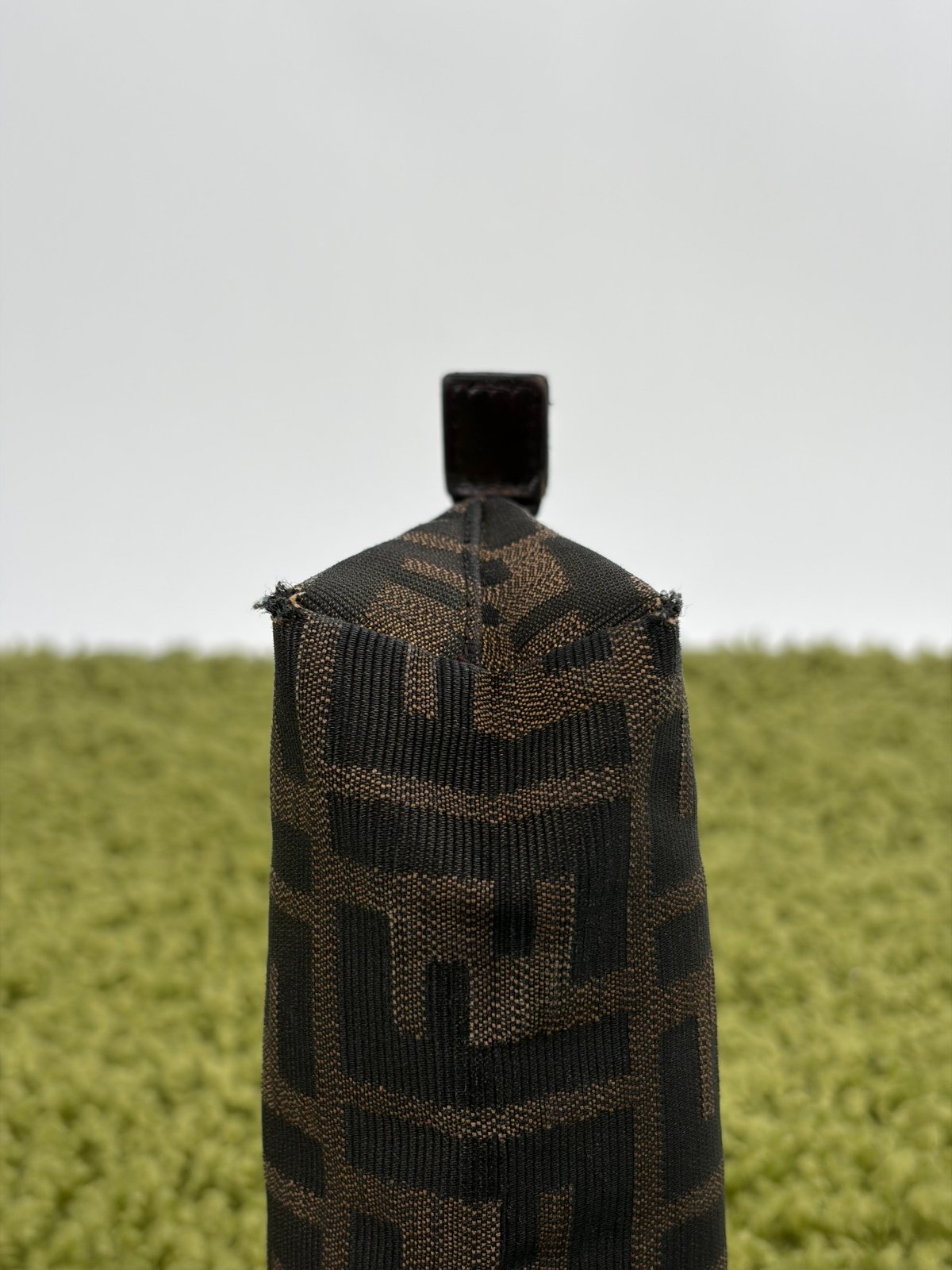 Pochette Fendi Con Motivo FF Zucca Marrone - Second Hand Di Fiore