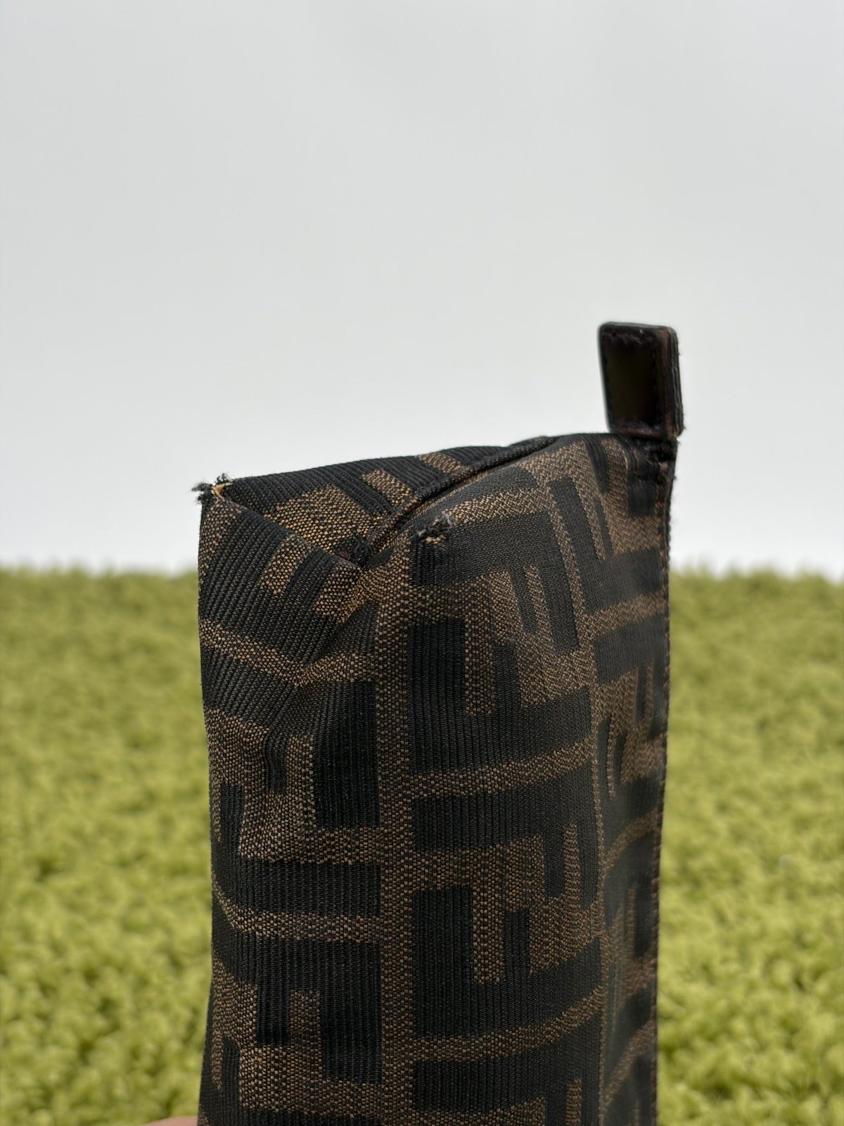 Pochette Fendi Con Motivo FF Zucca Marrone - Second Hand Di Fiore