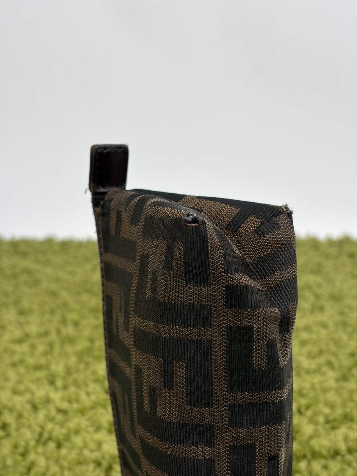 Pochette Fendi Con Motivo FF Zucca Marrone - Second Hand Di Fiore