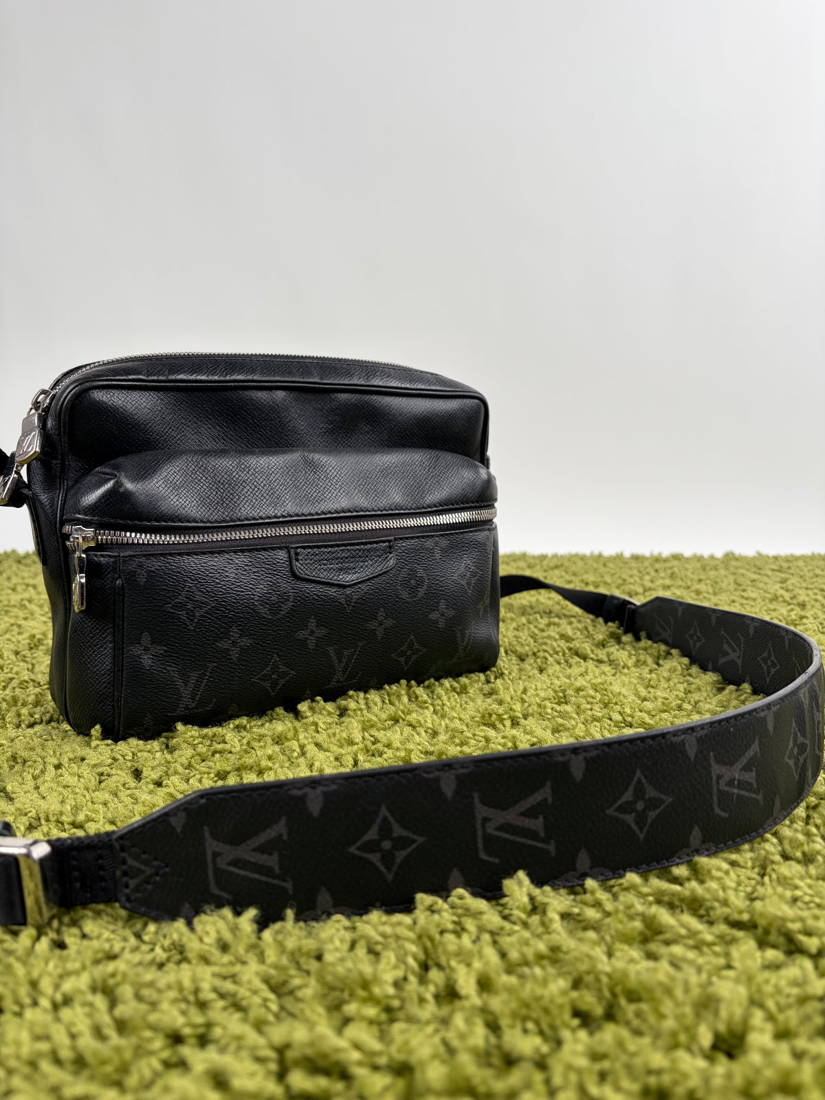 Borsa Louis Vuitton Outdoor Messenger Nera