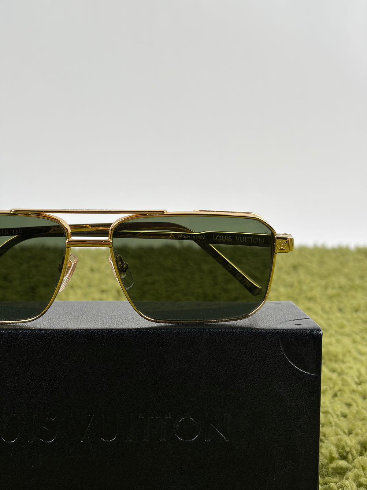 Occhiali da sole Louis Vuitton Rise Metal Oro - Second Hand Di Fiore