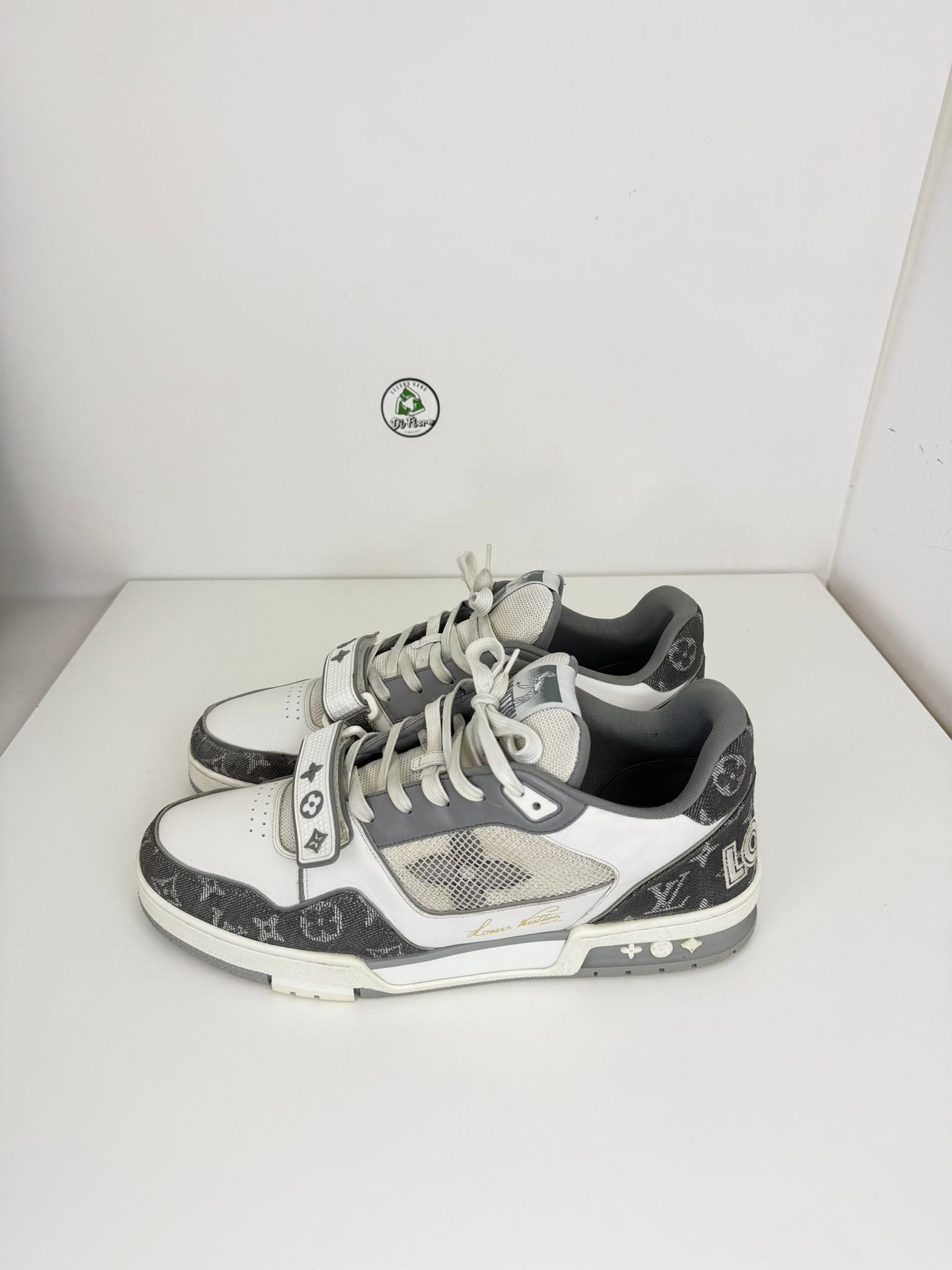 Louis Vuitton skate Size 11=45 veste 46 bianca e grigia