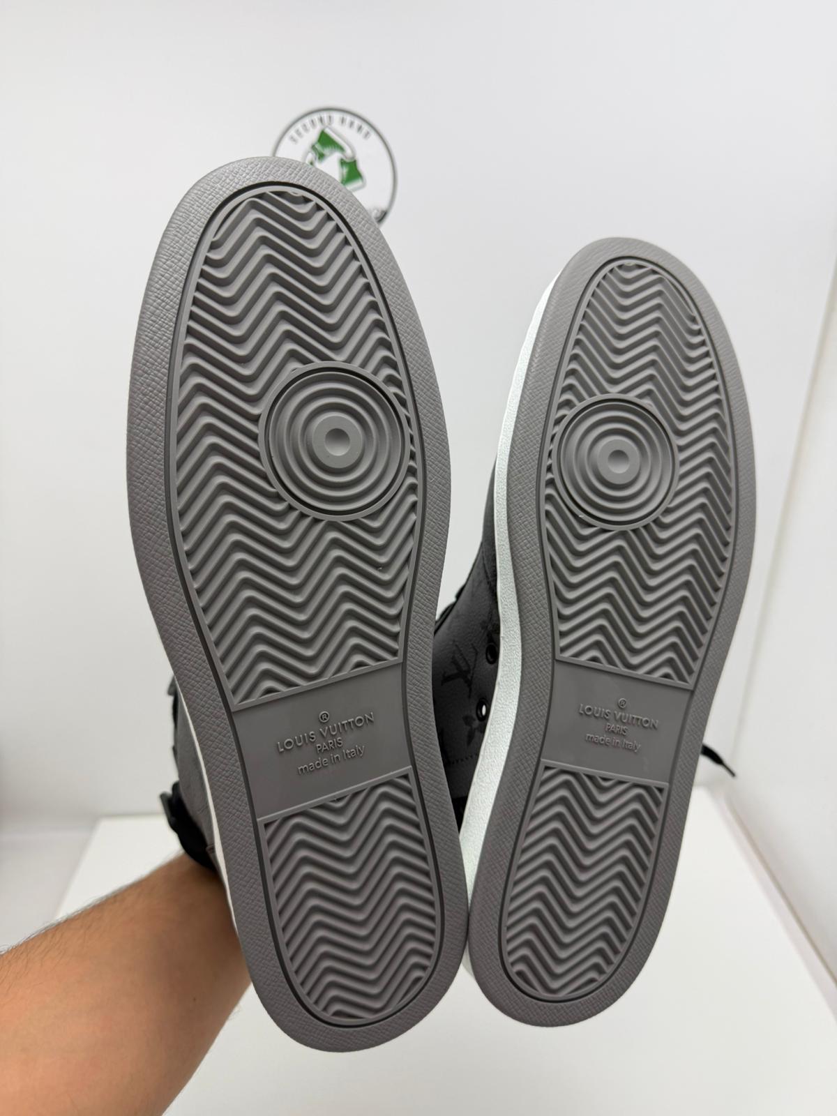 Louis Vuitton skate 10=44 veste 45 grigie e nere