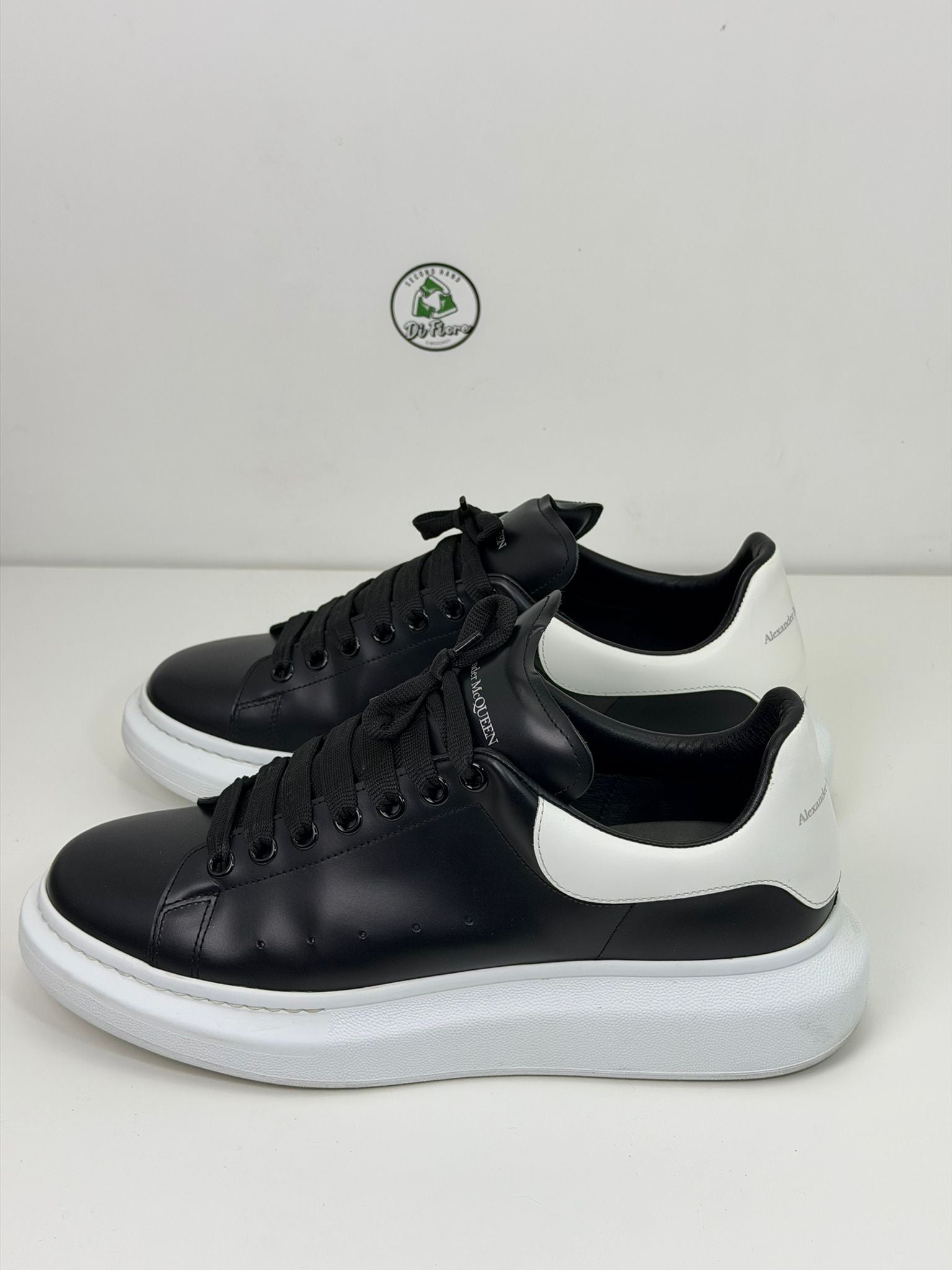 Alexander McQueen 45 nera e bianca