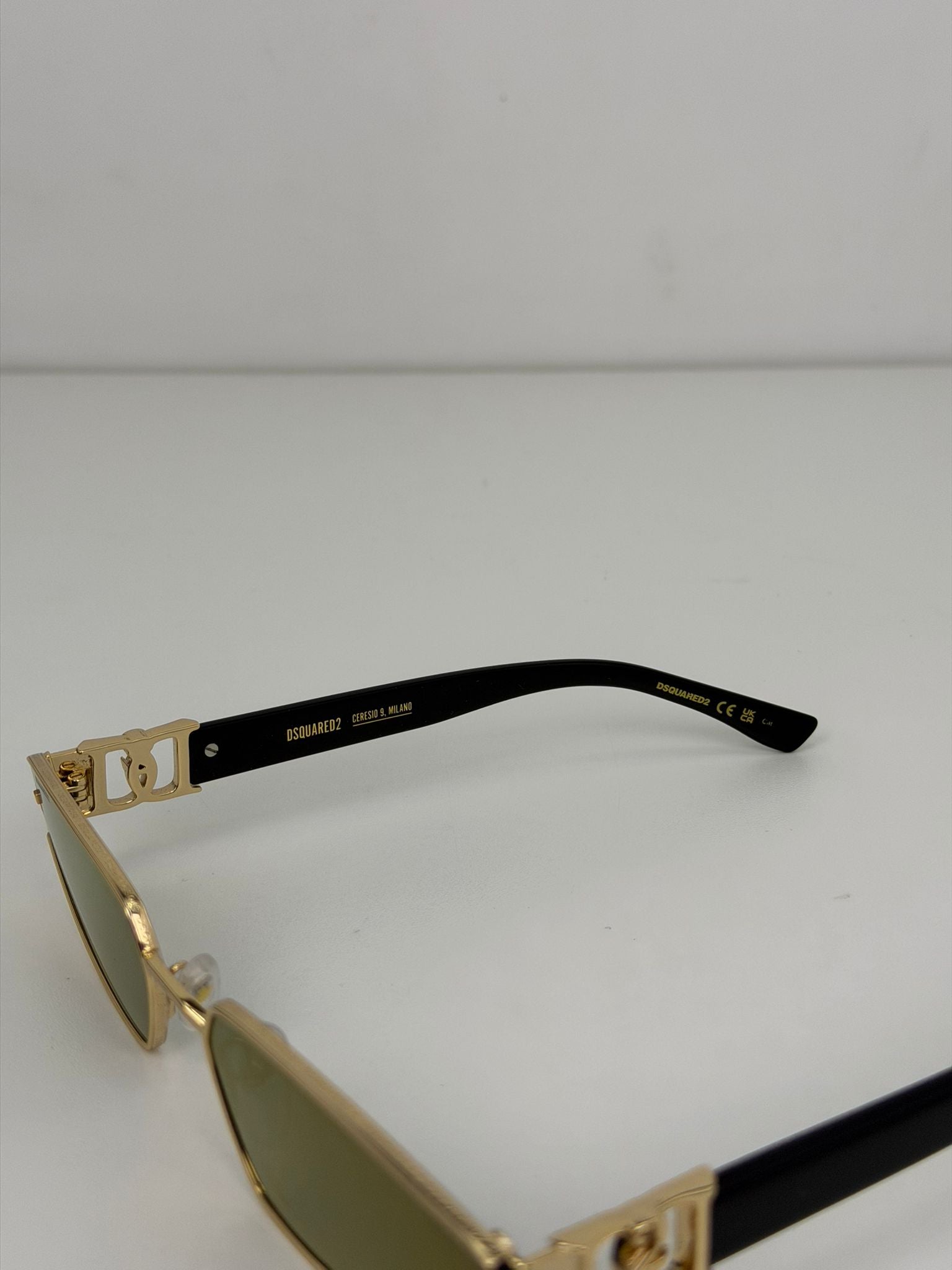 occhiali DSQUARED2 neri e oro