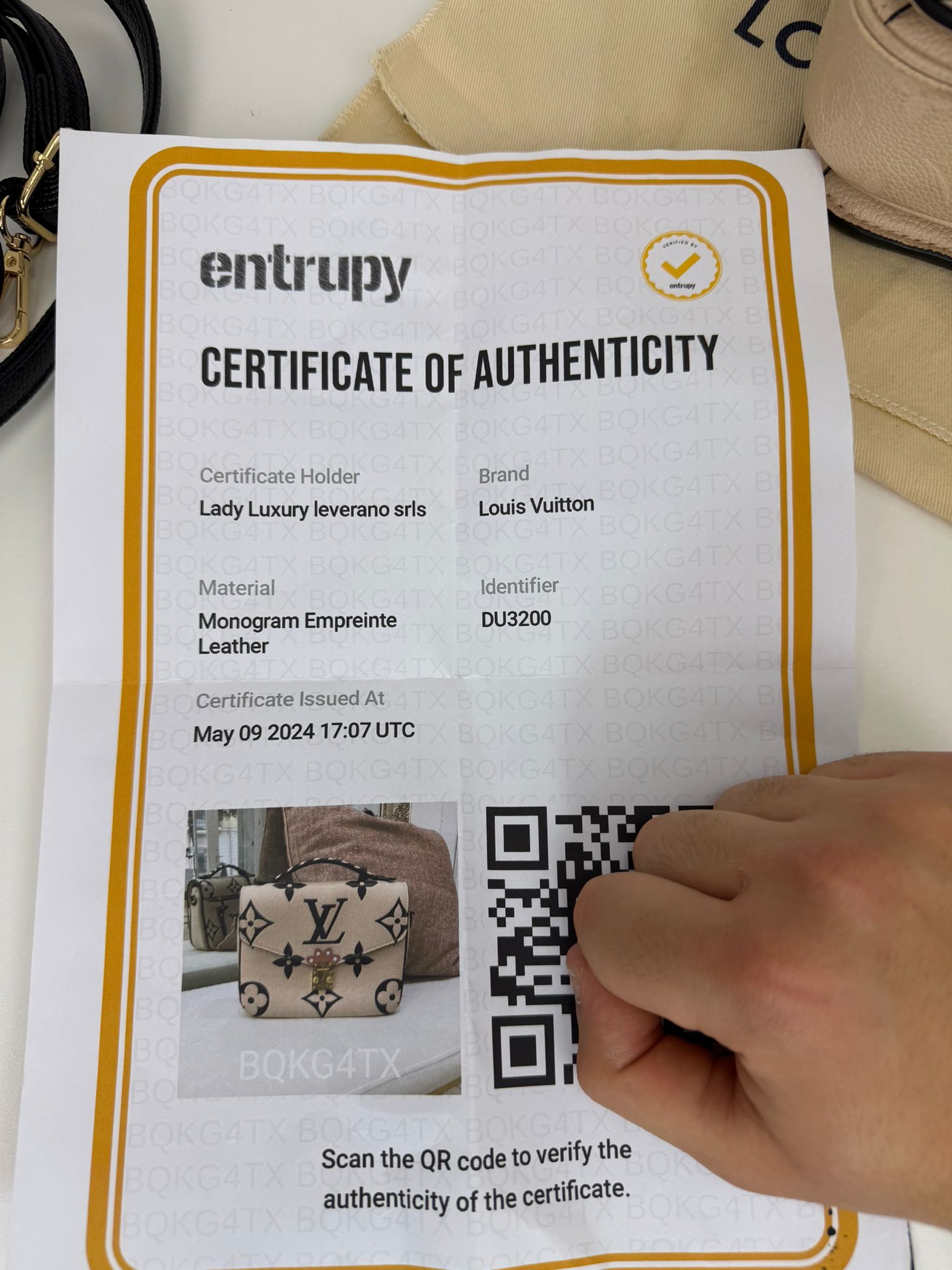 borsa Louis Vuitton beige e nera