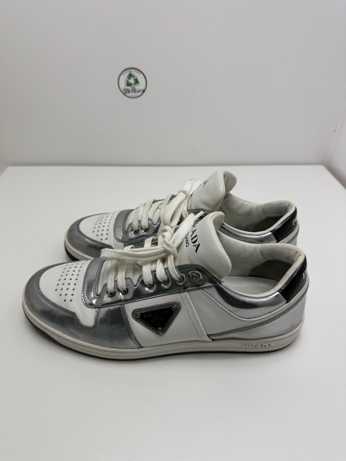 Prada Size 8.5=42.5 argento e bianca