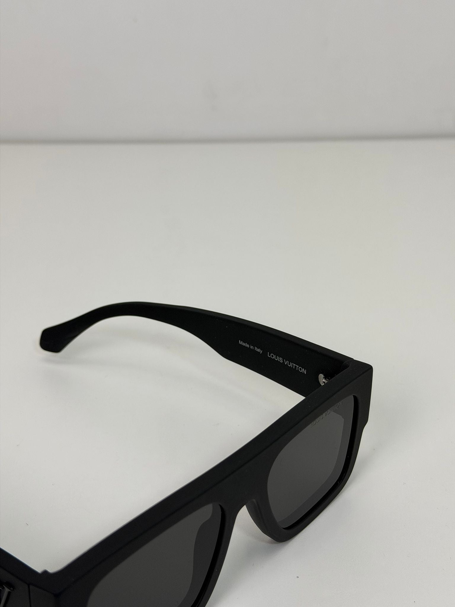 occhiali Louis Vuitton nero opaco