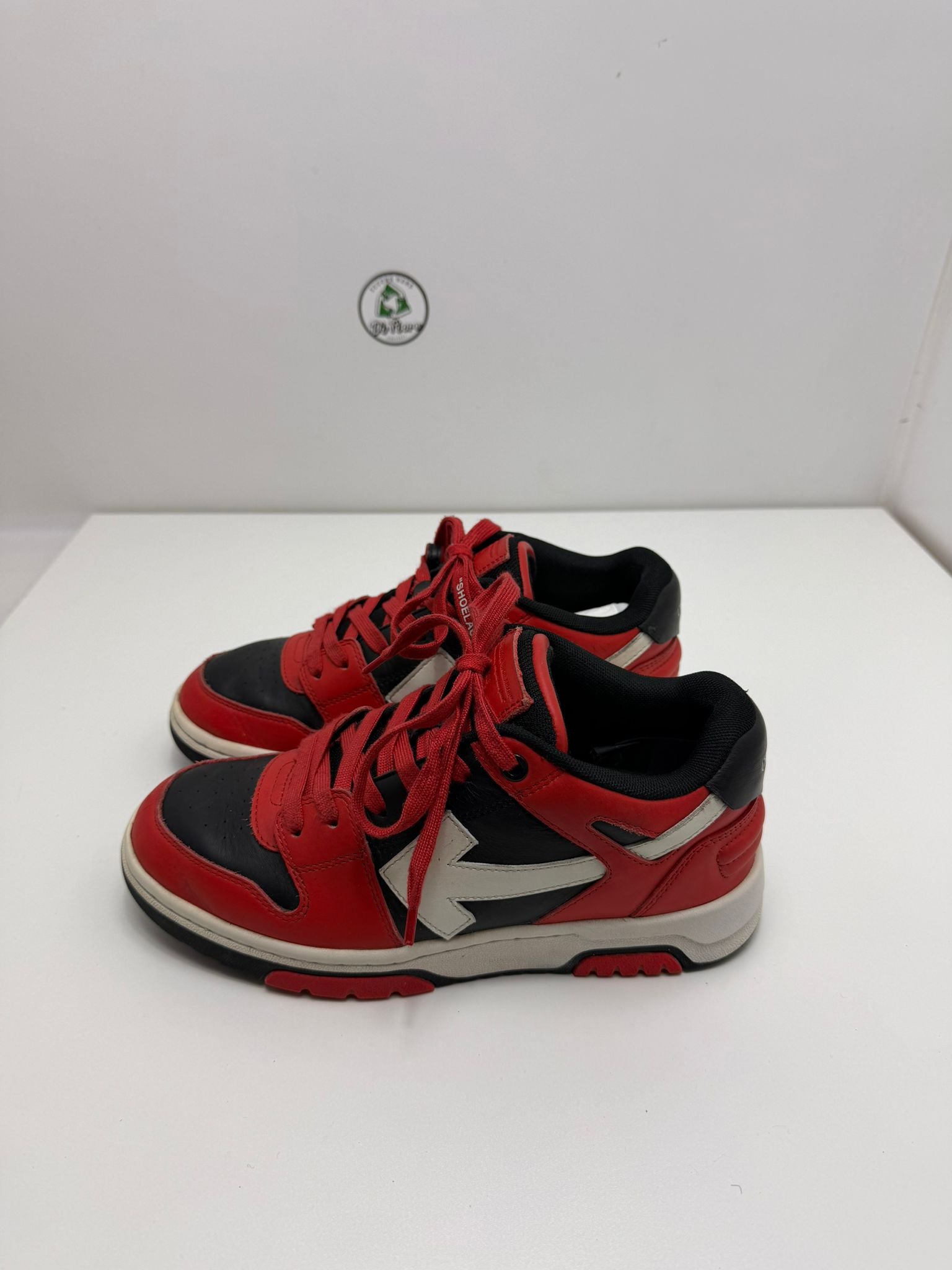 Off white Size 37 nera e rossa