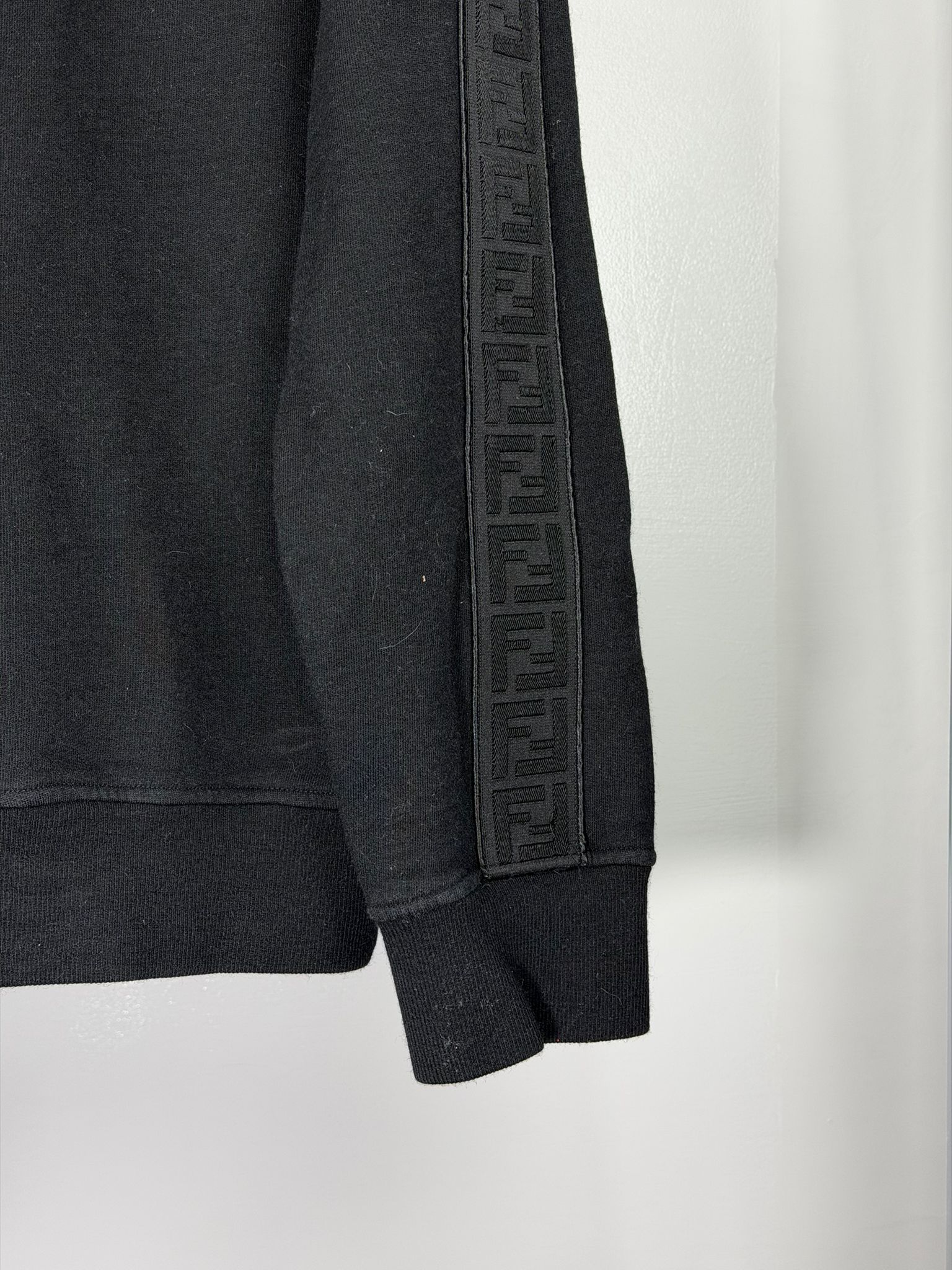 Felpa e Pantalone Fendi Size M e L nera