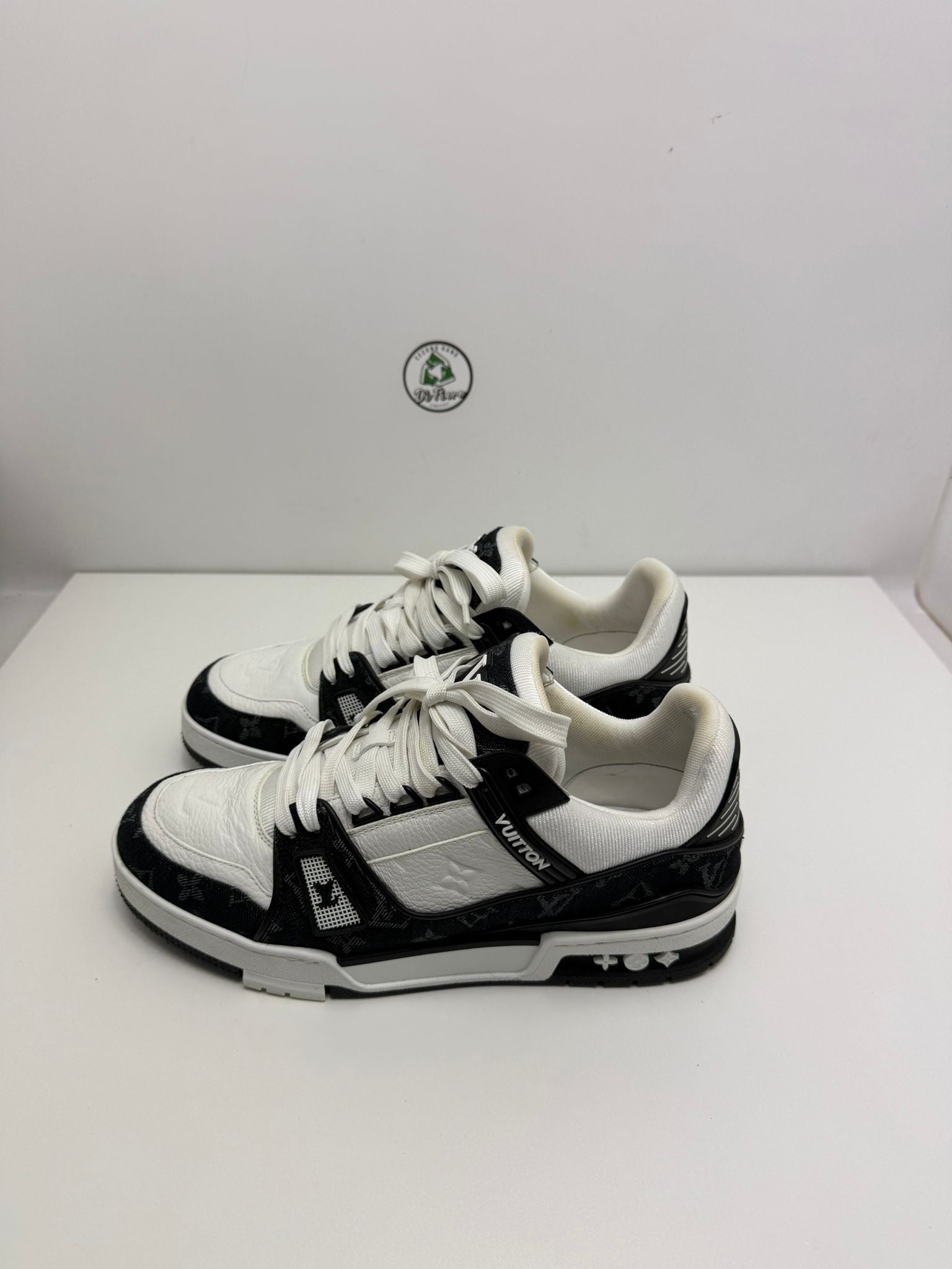 Louis Vuitton trainer 7=41 veste 42 bianca e nera