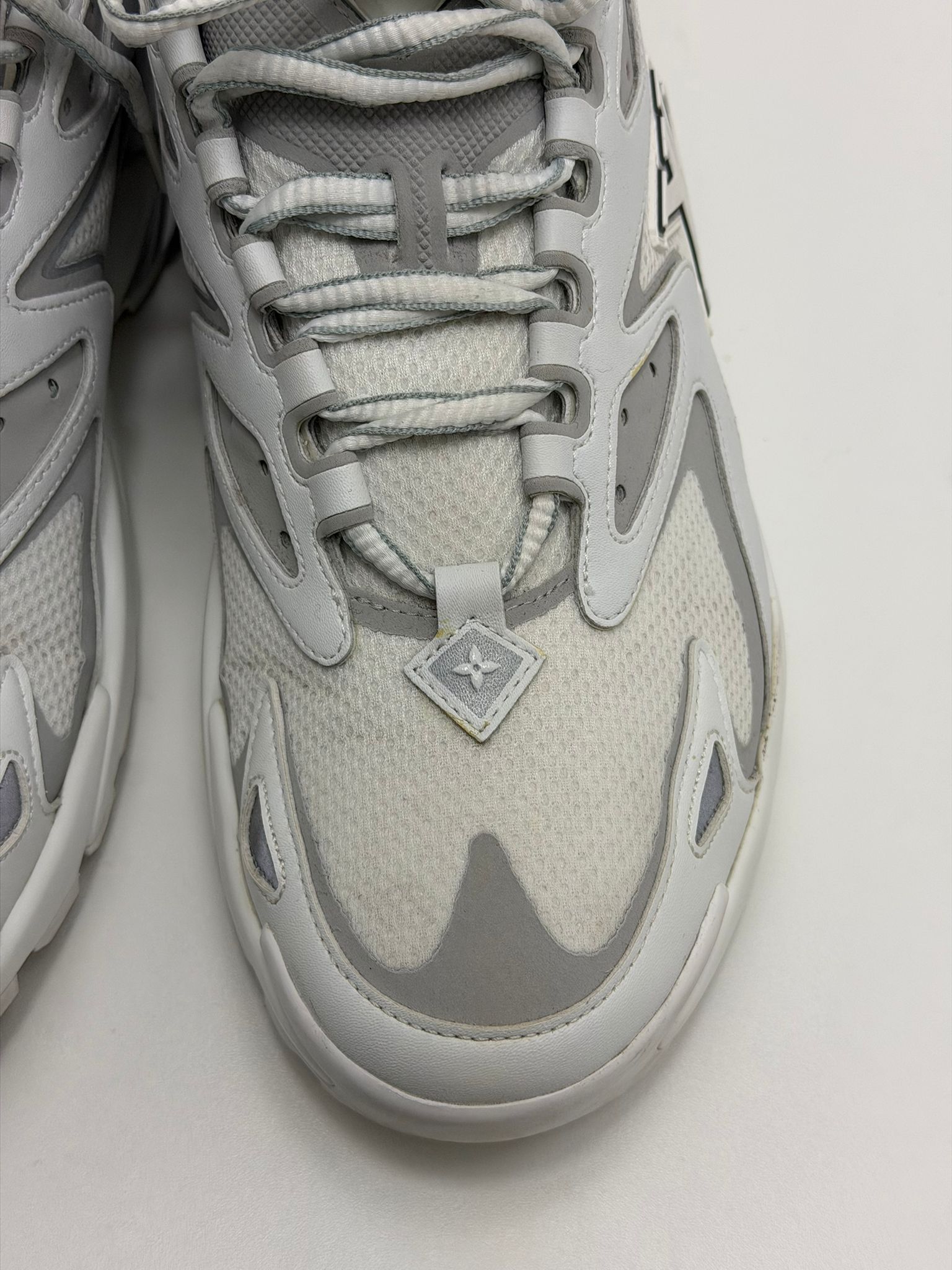 Louis Vuitton skate 8.5= 43.5 grigie e bianche