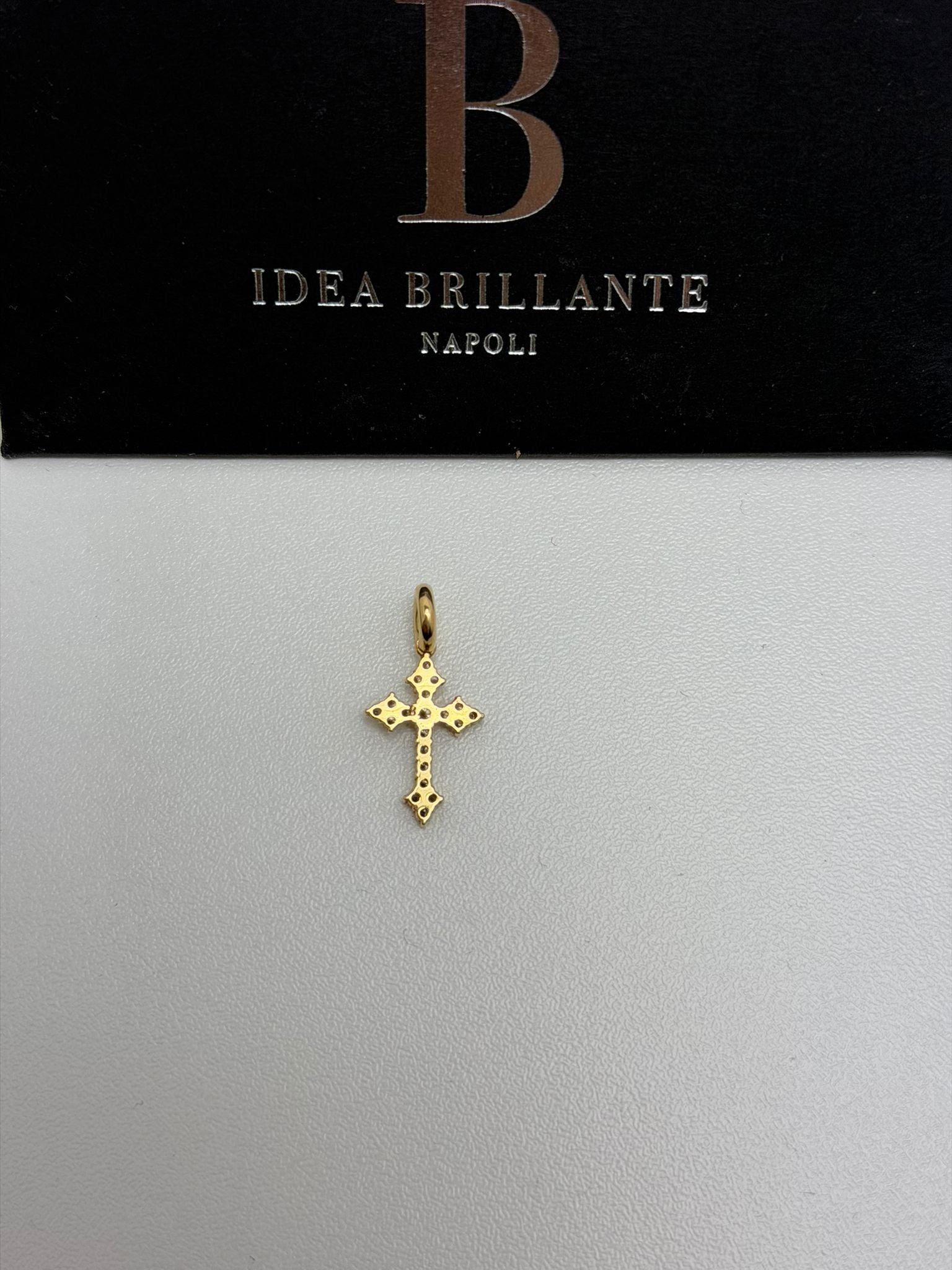 Croce ciondolo oro e diamanti