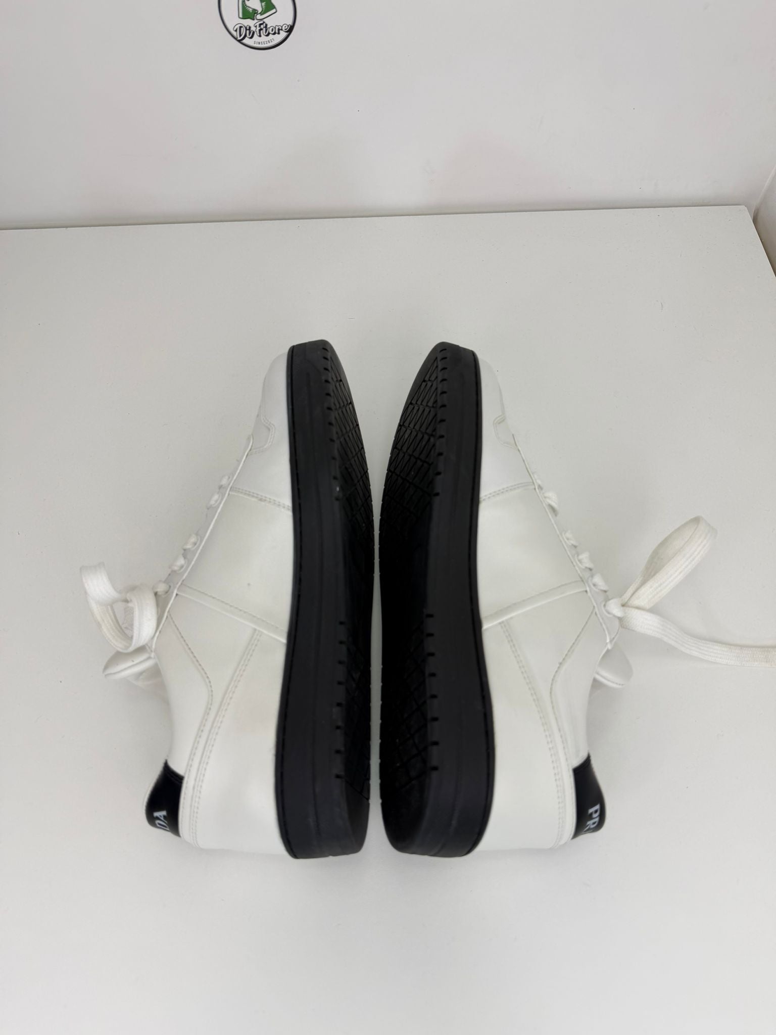 Prada downtown Size 6=40 bianche e nere