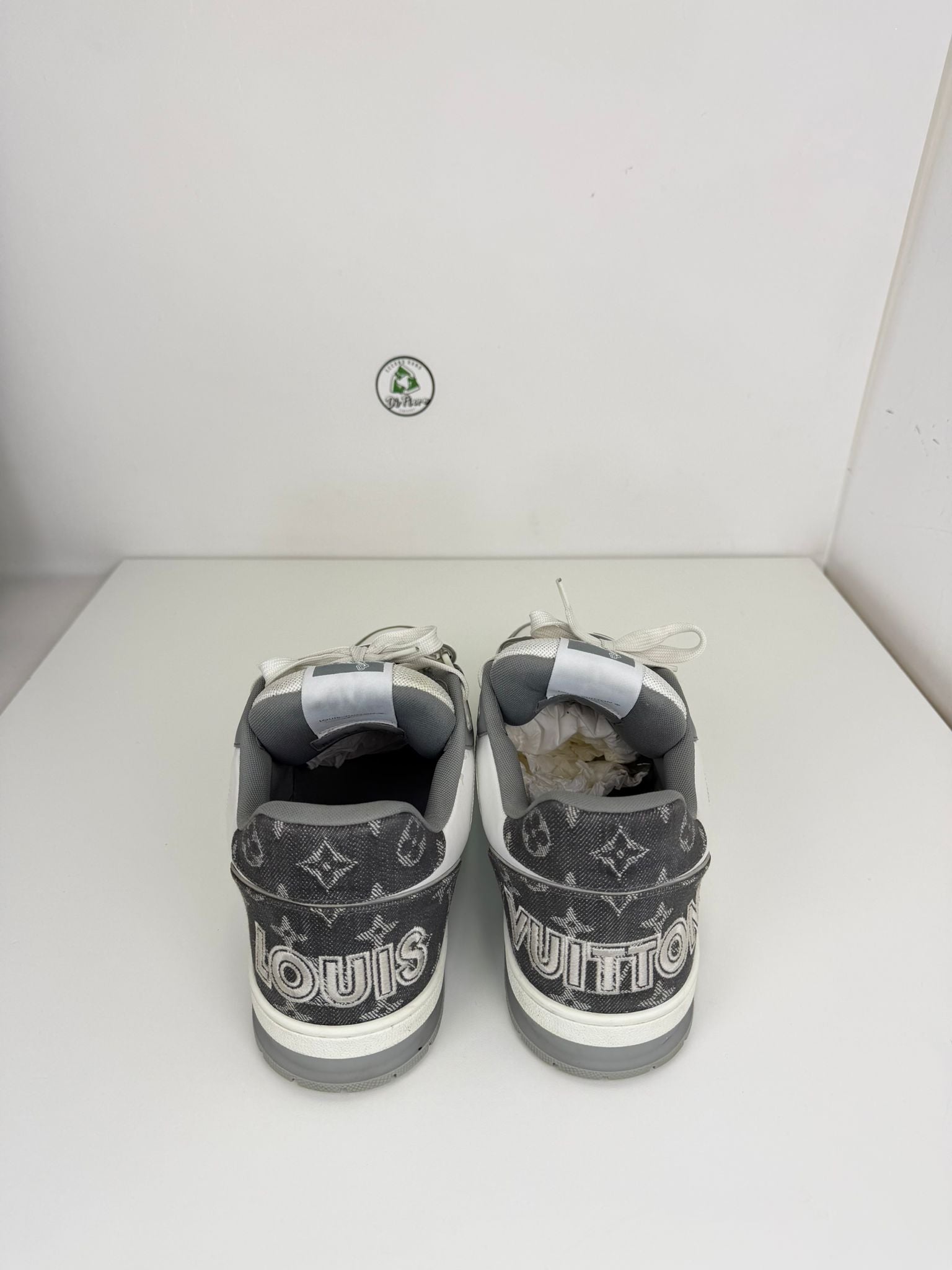 Louis Vuitton skate Size 11=45 veste 46 bianca e grigia