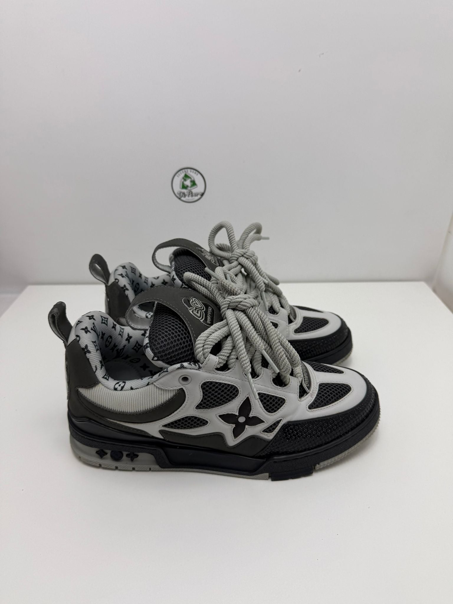 Louis Vuitton skate 7=41 veste 42 grigie e nere