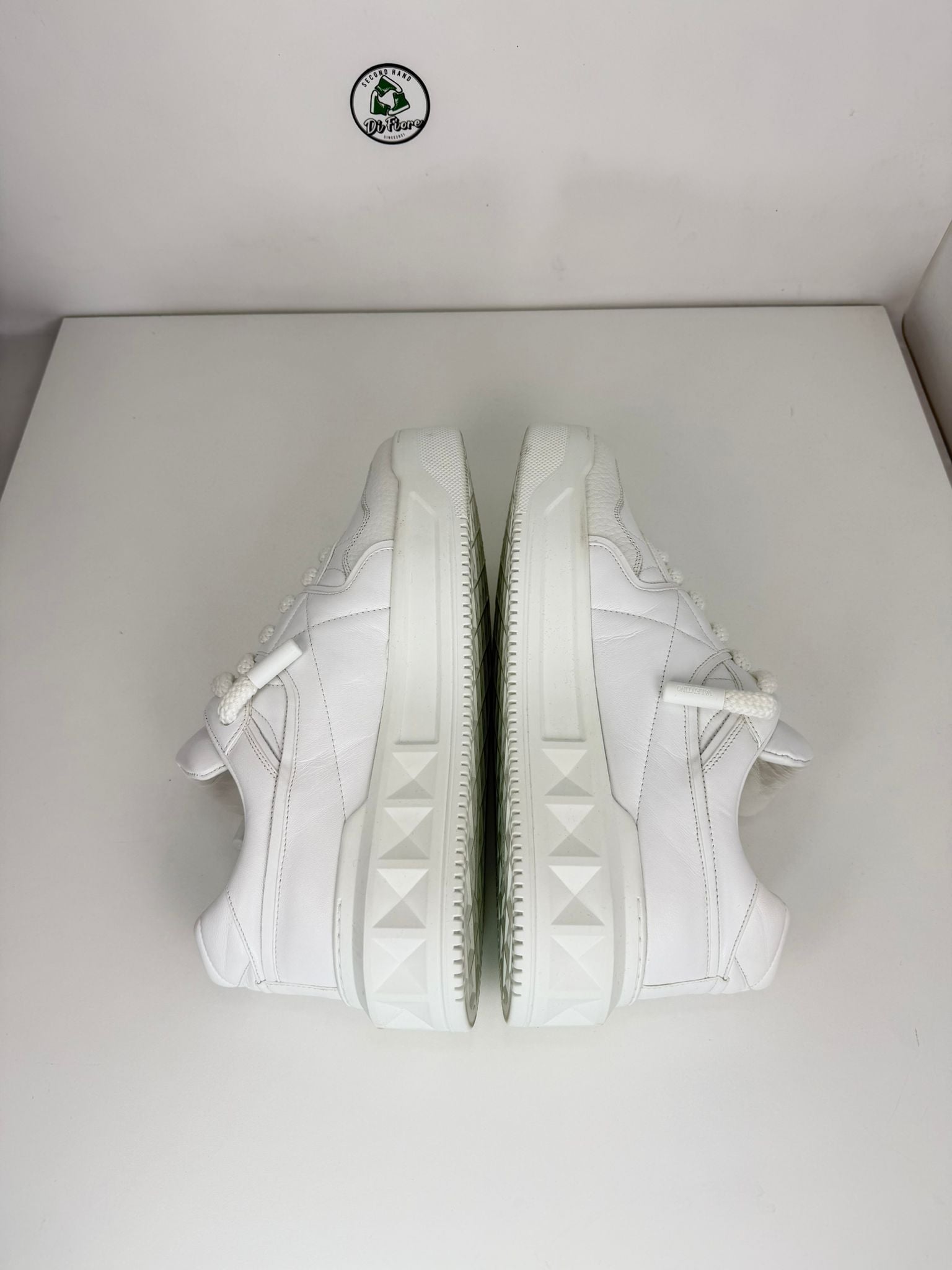 Valentino Size 44 Bianca