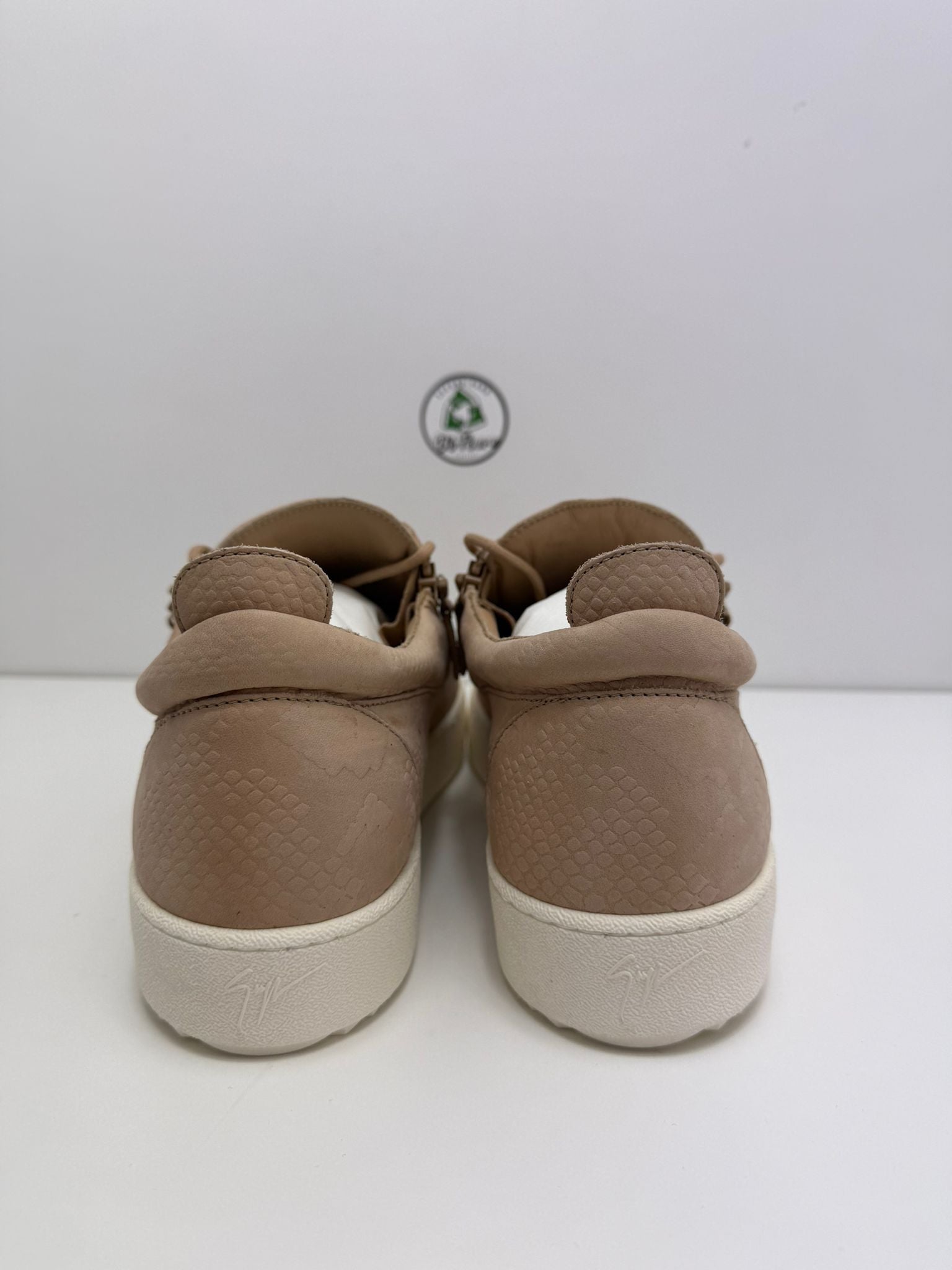 Giuseppe zanotti 46 salmone