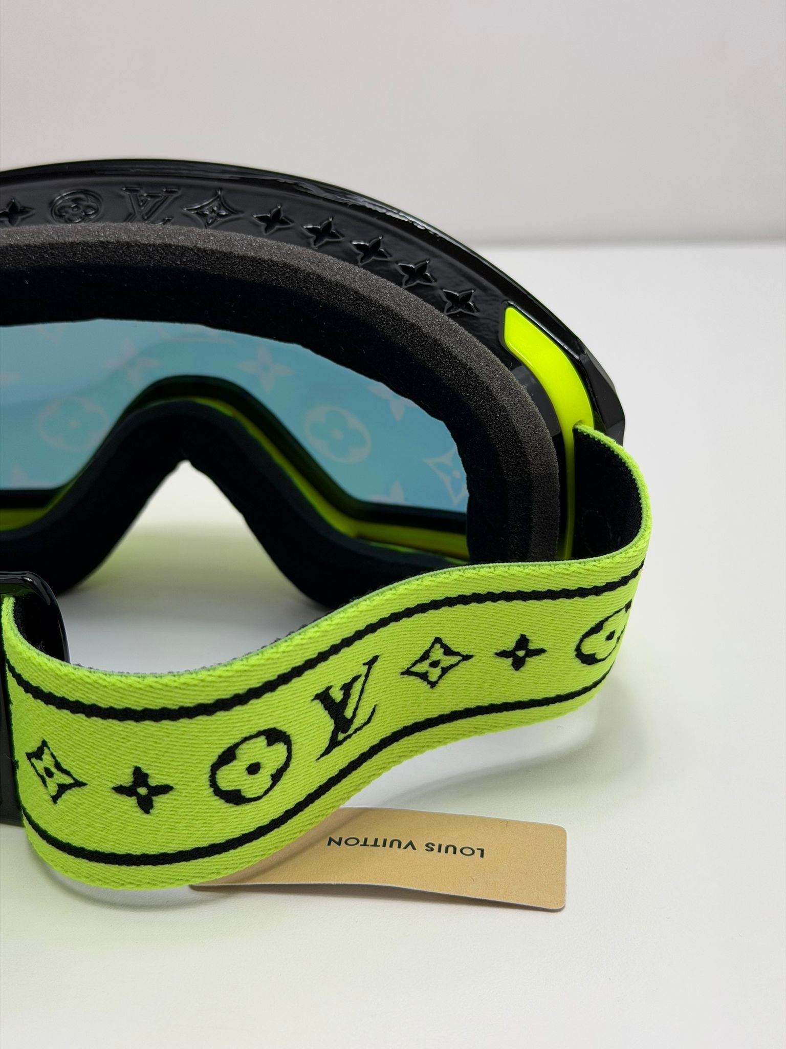 maschera da scii Louis Vuitton gialle e arancioni