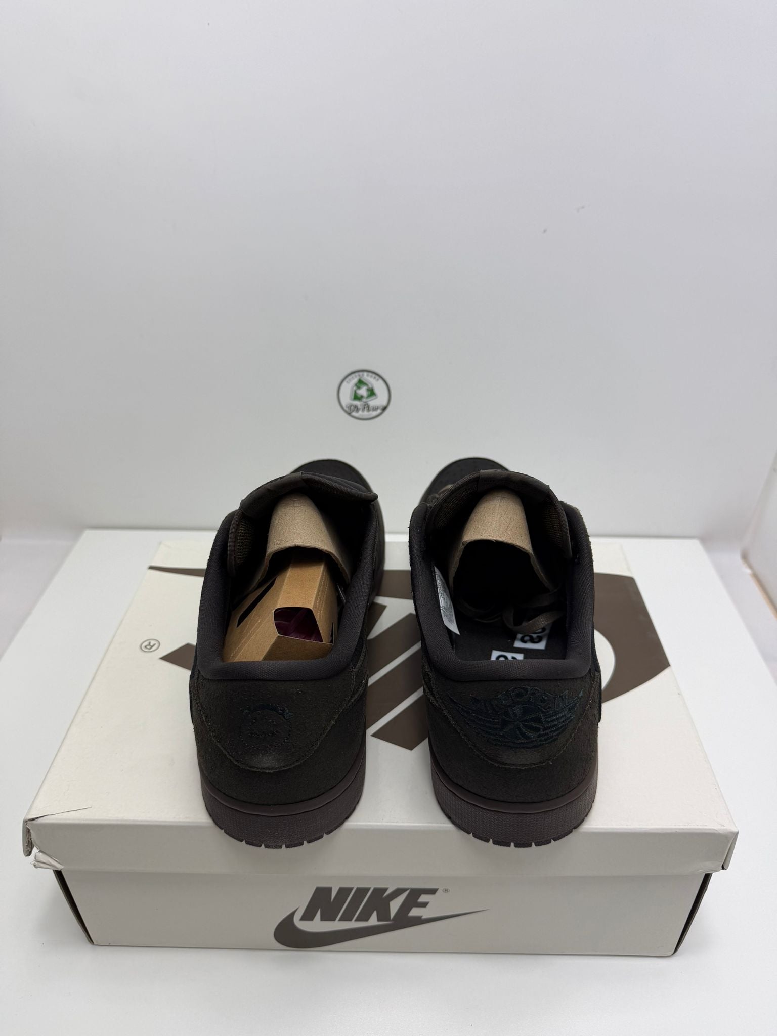 Travis scott Size 46 marroni