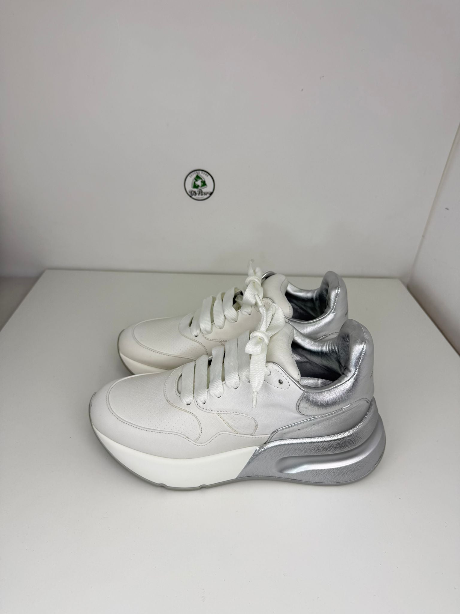 McQueen Size 39 bianca e argento