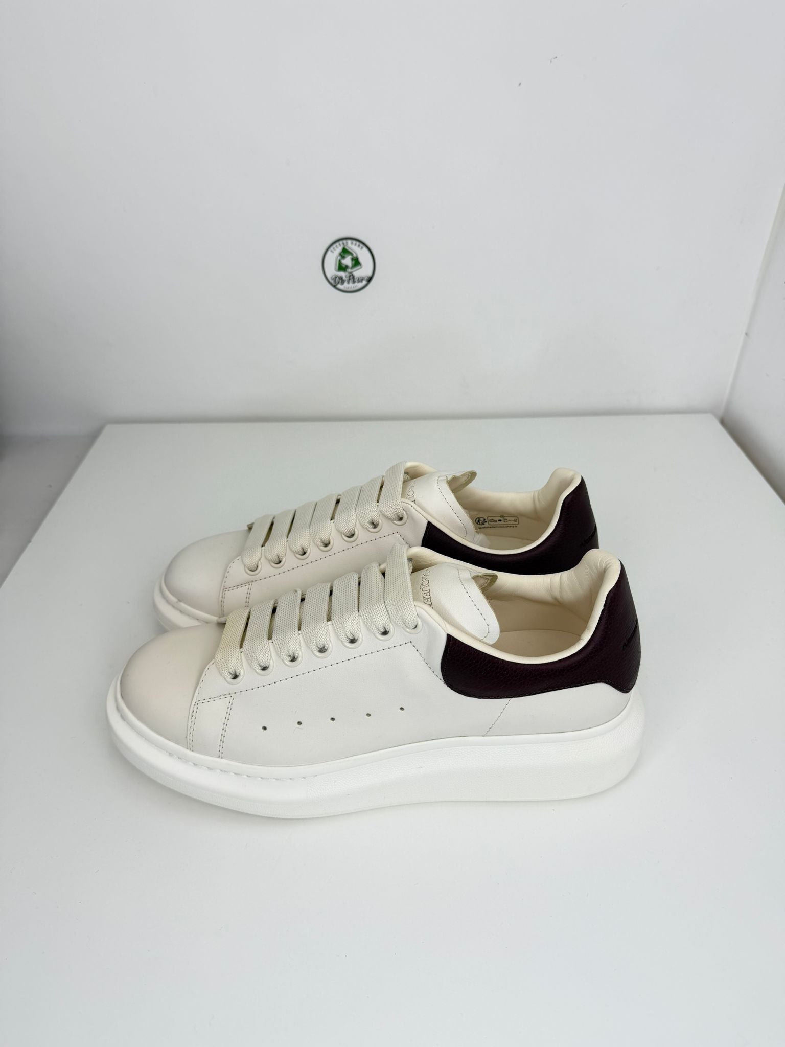 McQueen Size 42 bianca e marroncino