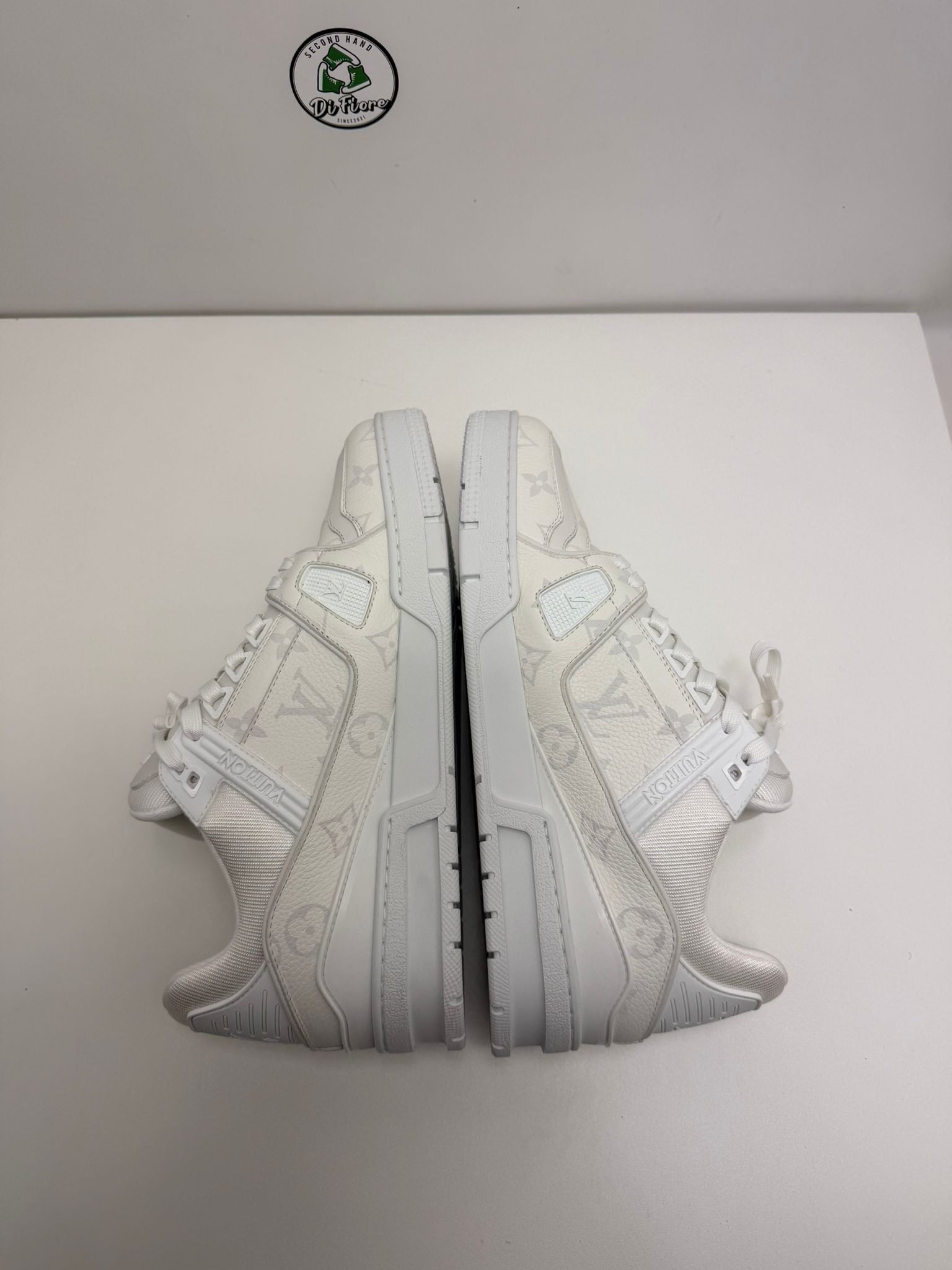 Louis Vuitton trainer 7=41 veste 42 bianca