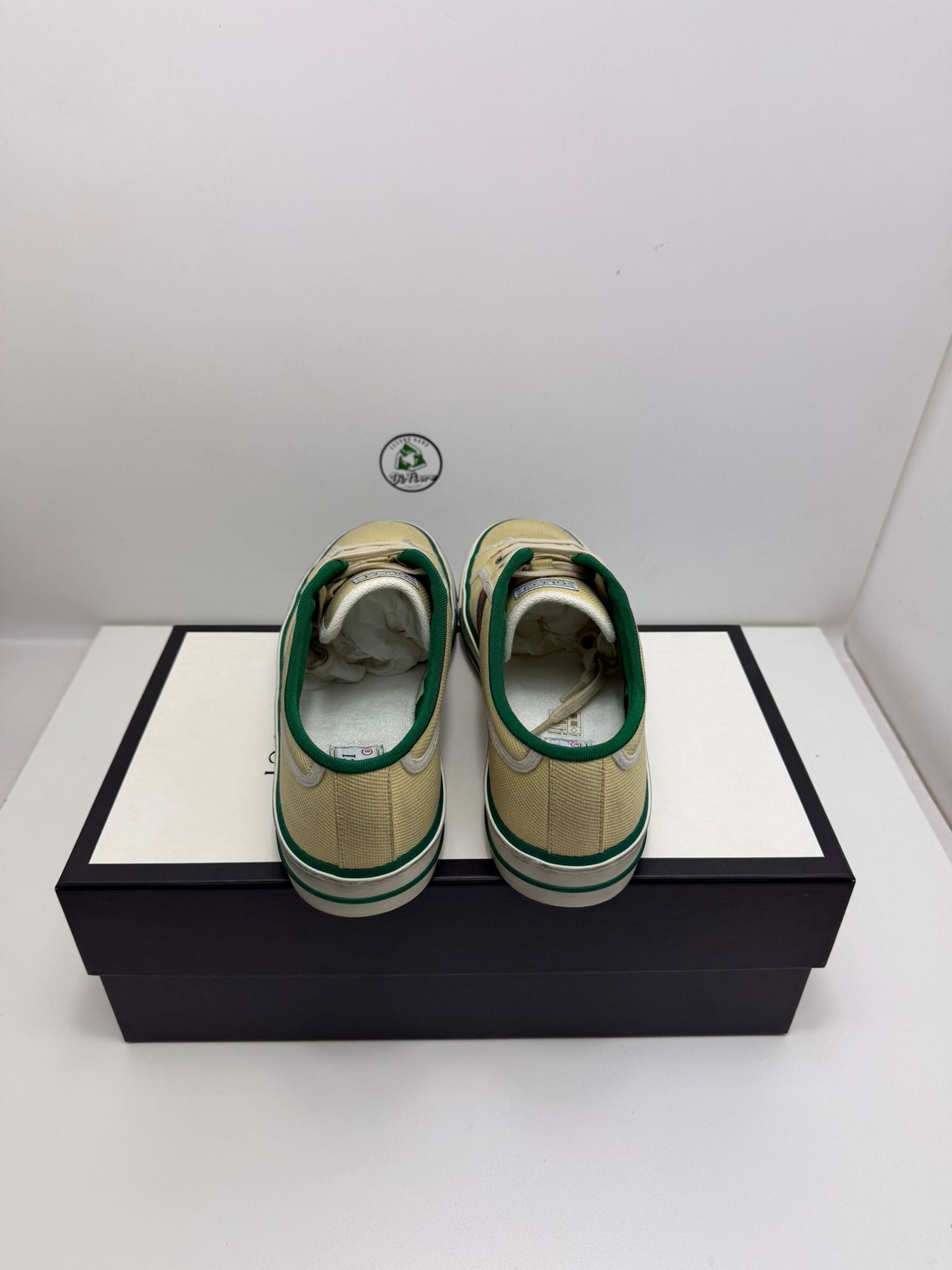 Gucci tennis Size 9=43 veste 43.5/44