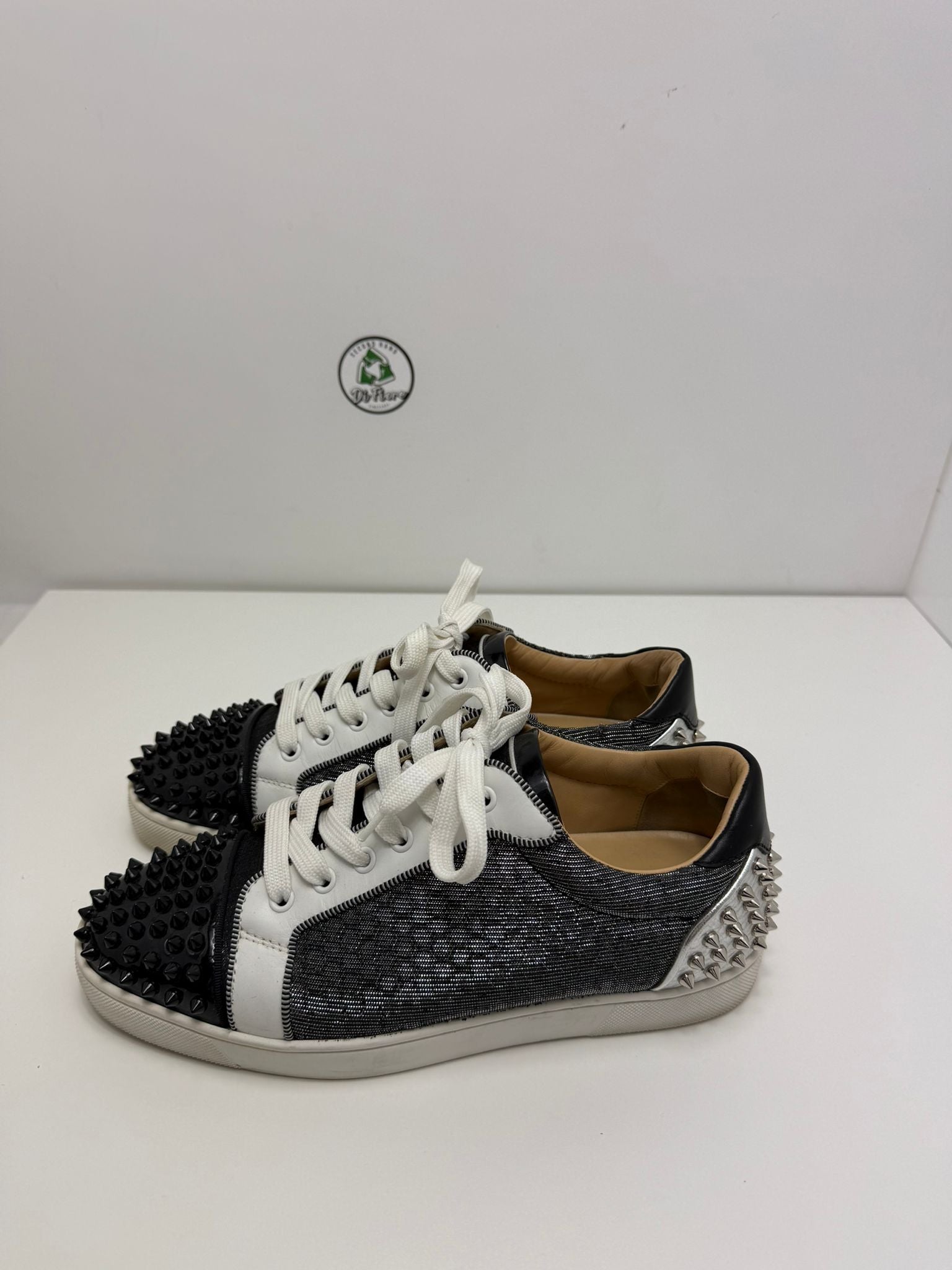 Christian Louboutin 41 basse bianche nere e grigie