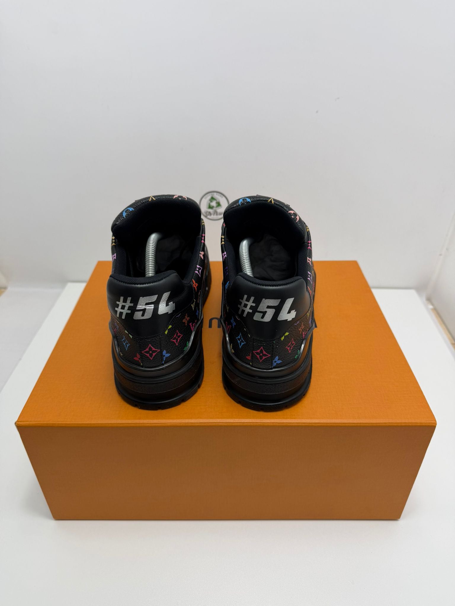 Louis Vuitton trainer 9=43 veste 44 nera e multicolore