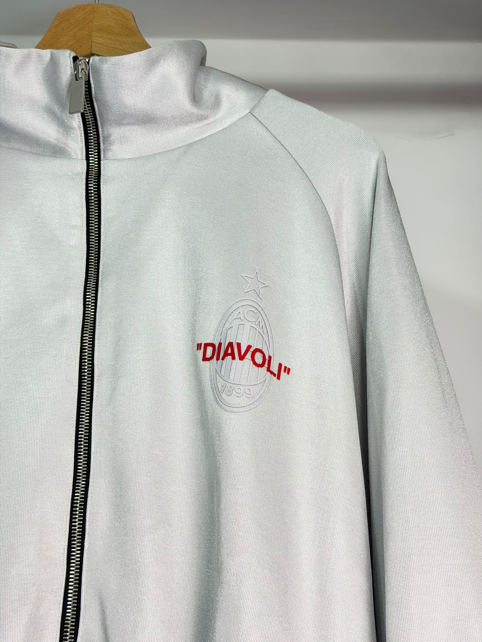 Completo Off white X AC Milan Size XL grigia rossa e nera
