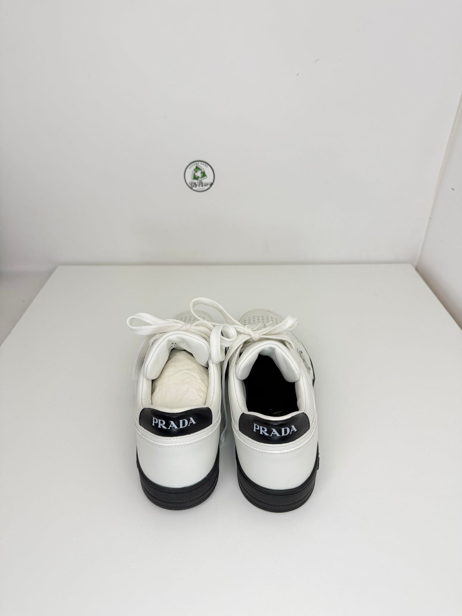 Prada downtown Size 6=40 bianche e nere