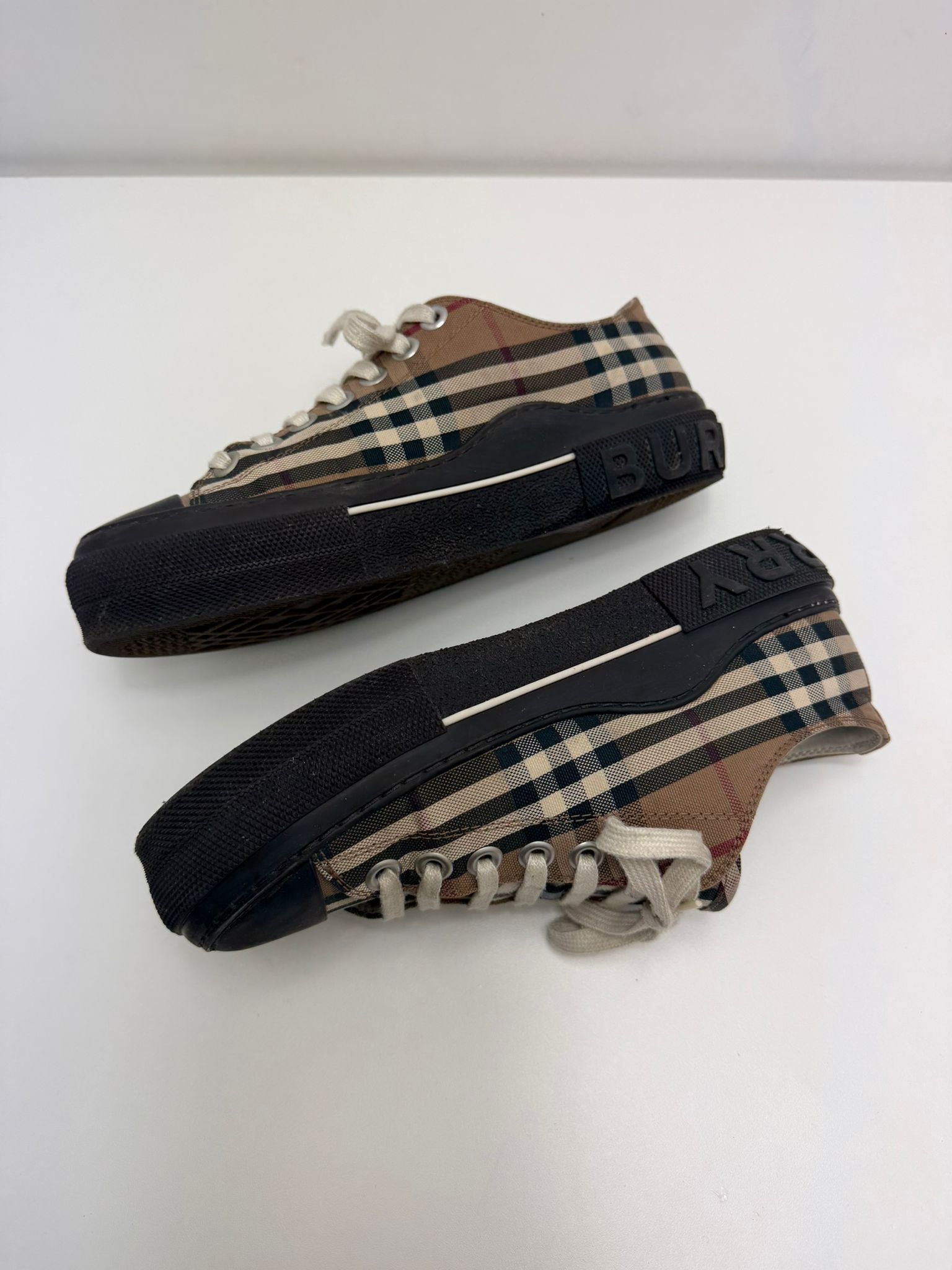 burberry sneakers 39.5