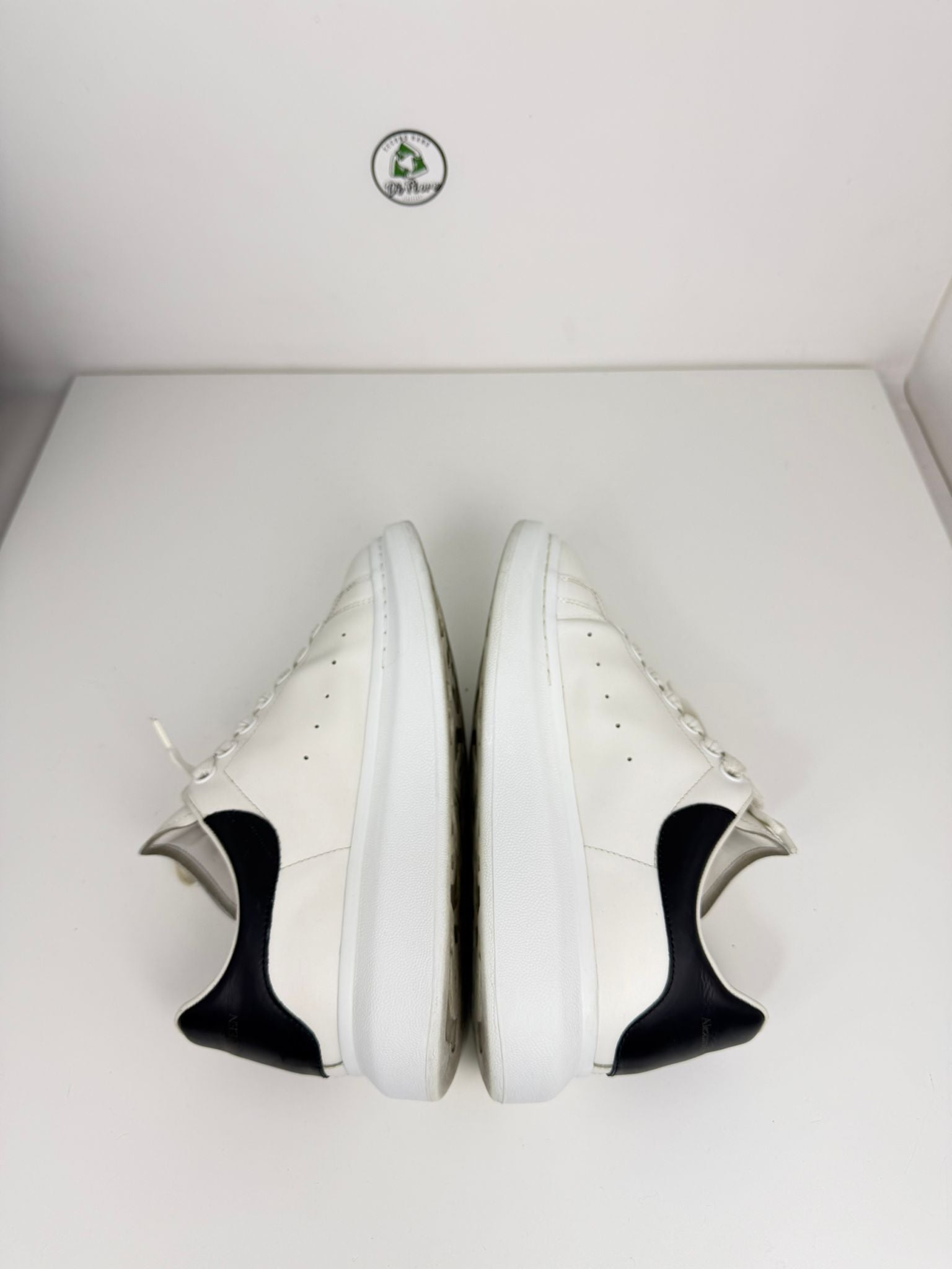 Alexander McQueen 40 nera e bianca