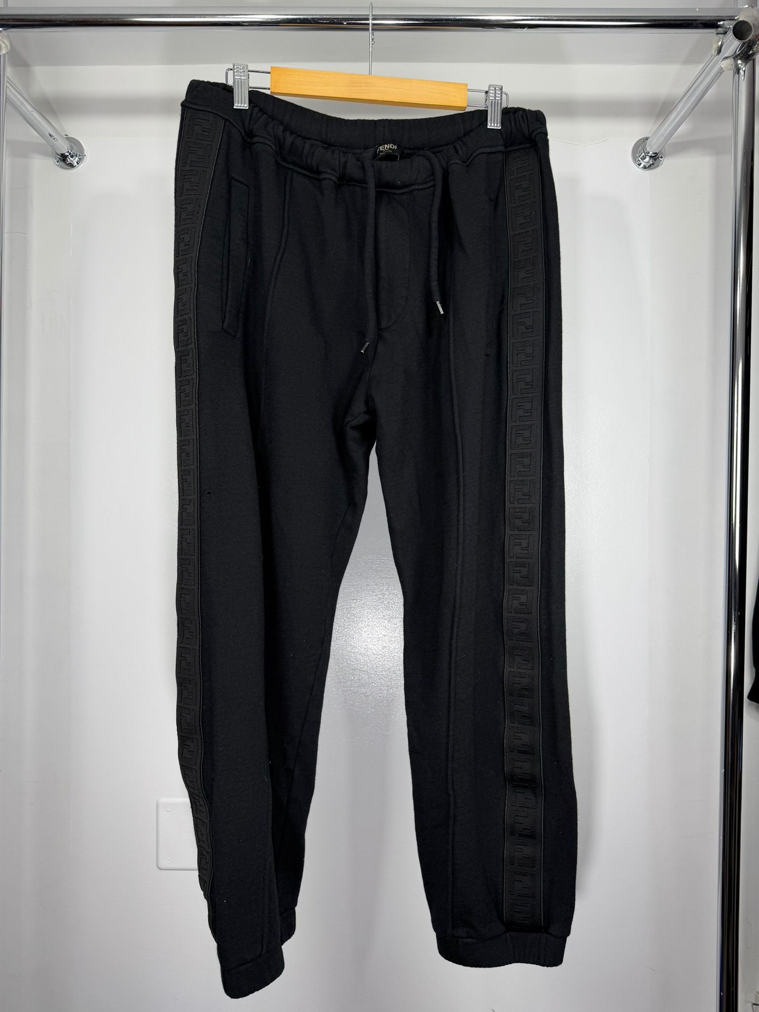 Felpa e Pantalone Fendi Size M e L nera