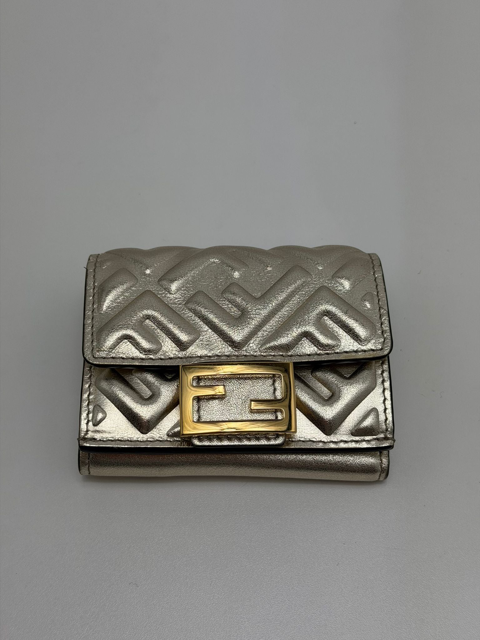 Micro Trifold baguette Fendi oro