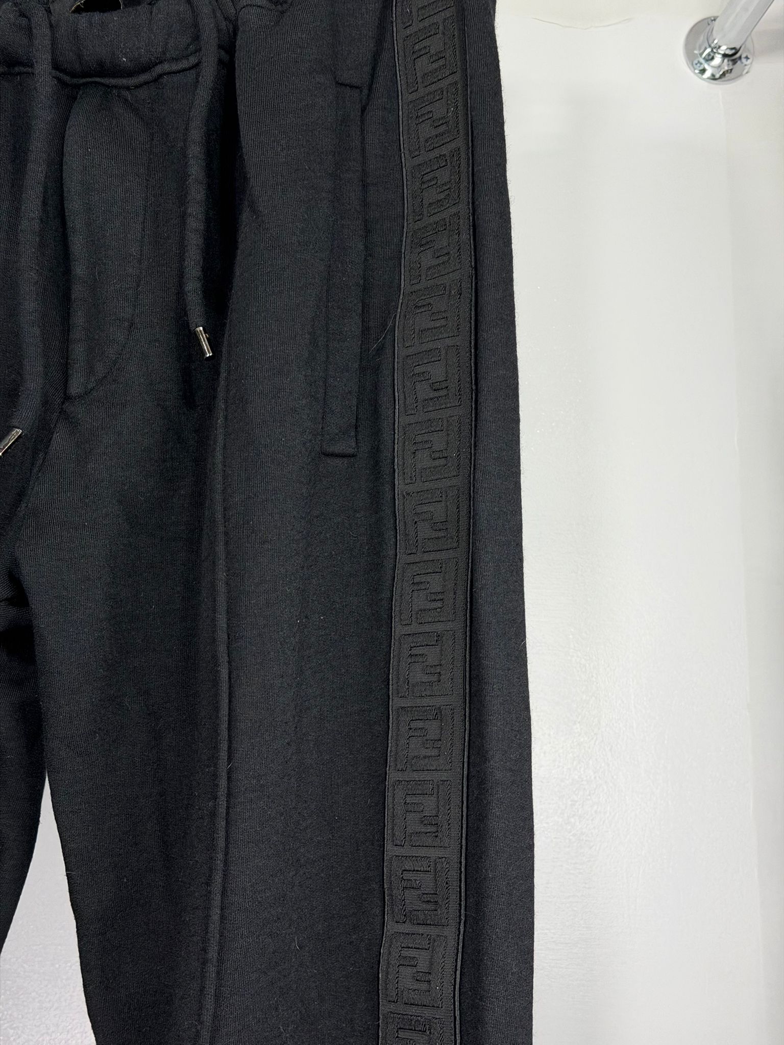 Felpa e Pantalone Fendi Size M e L nera