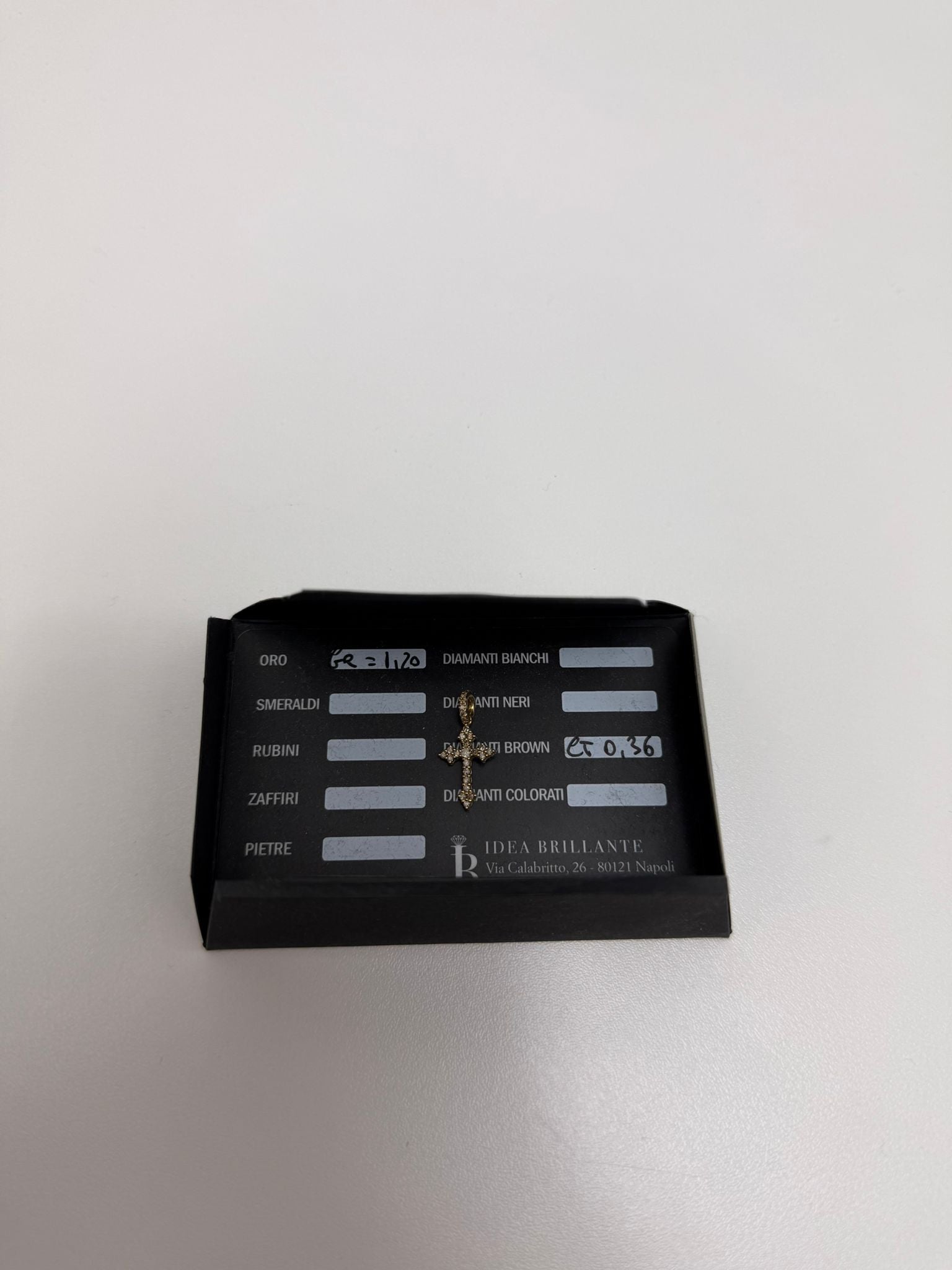 Croce ciondolo oro e diamanti